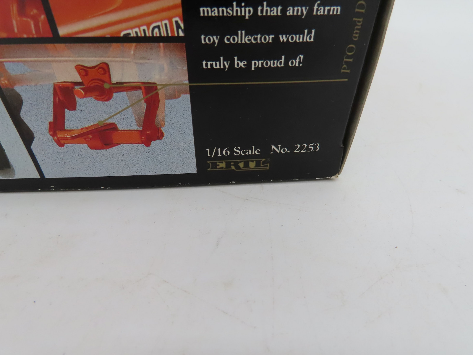 Ertl Precision 1/16th Scale die-Cast The Allis Chalmers Model WD-45 Tractor with Commemorative Booklet and Collector's Medallion NIB - Image 6