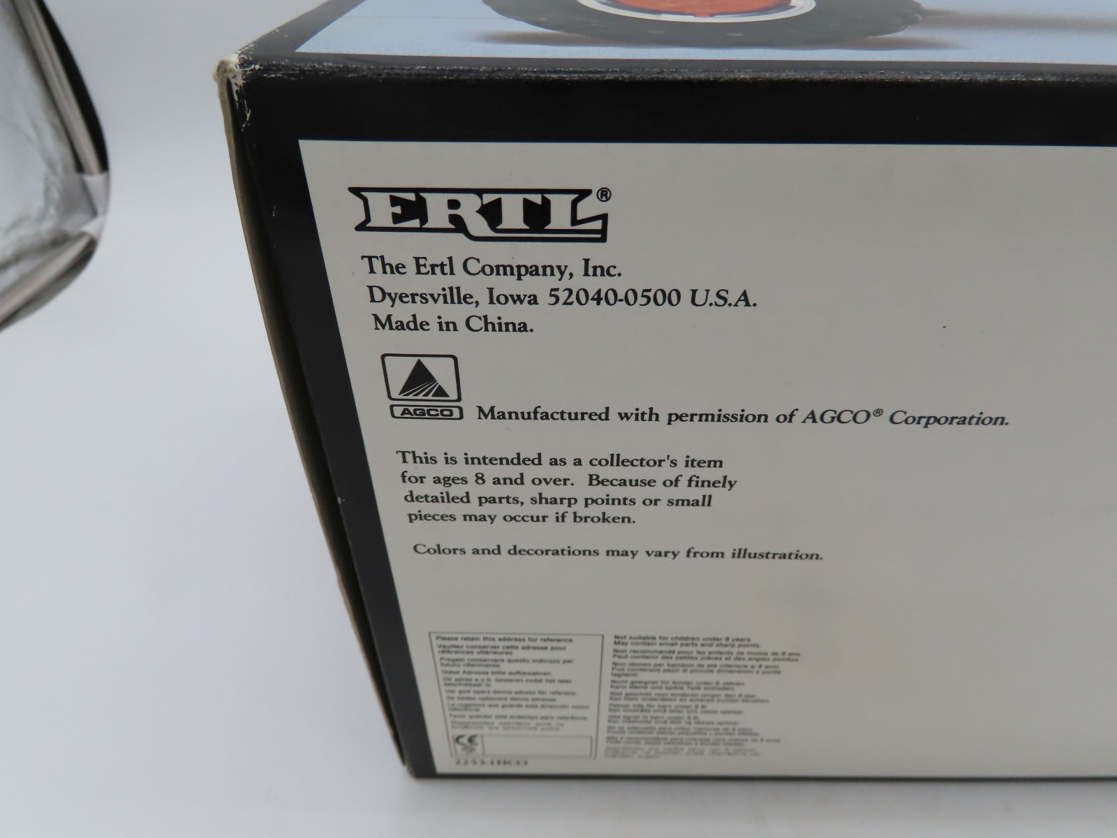 Ertl Precision 1/16th Scale die-Cast The Allis Chalmers Model WD-45 Tractor with Commemorative Booklet and Collector's Medallion NIB - Image 8