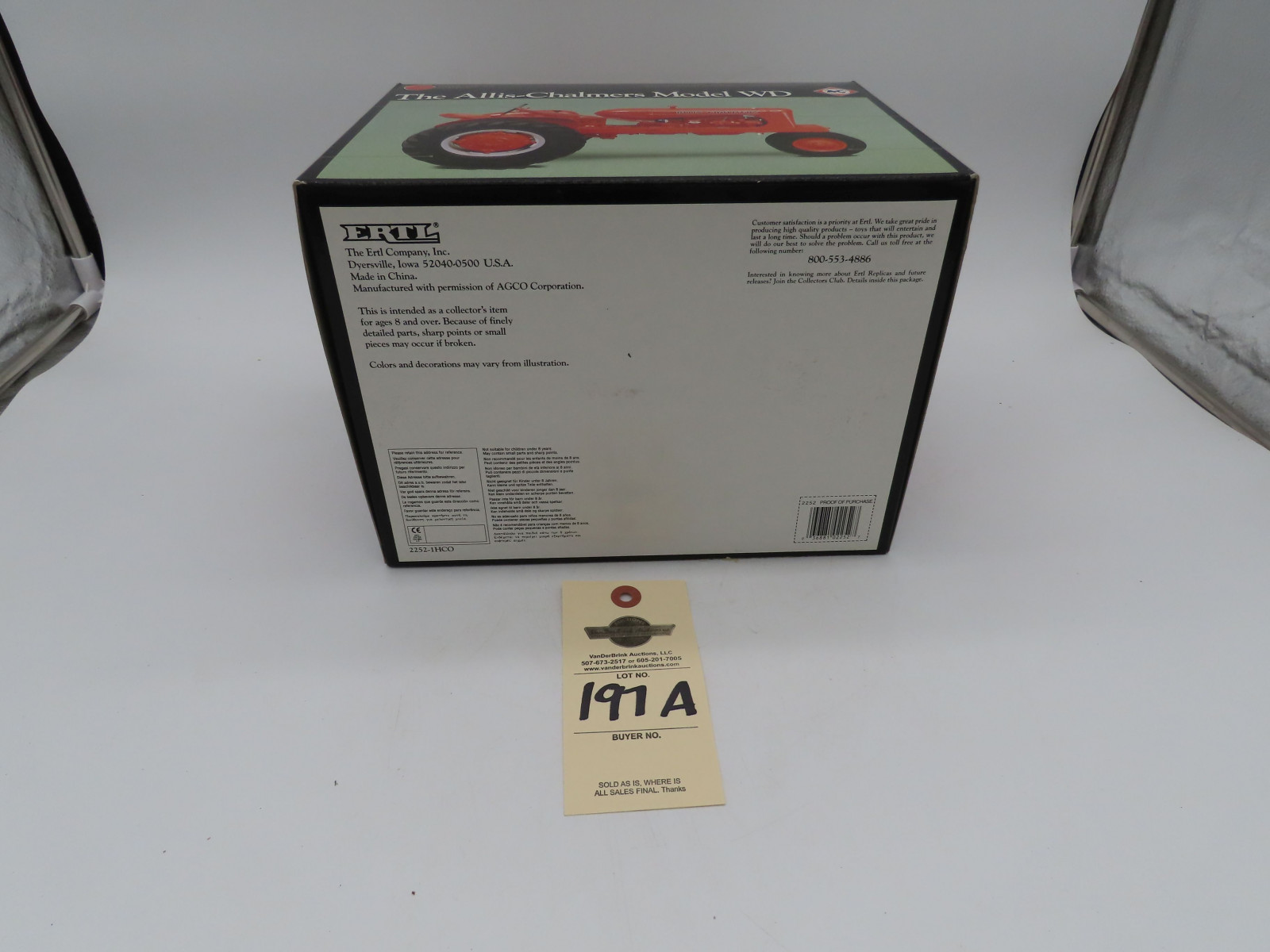 the Ertl Company 1/16th Scale Precision Series The Allis Chalmers Model WD Die-Cast NIB with Commemorative Booklet and Collector's Medallion made in Dyersville, IA - Image 7