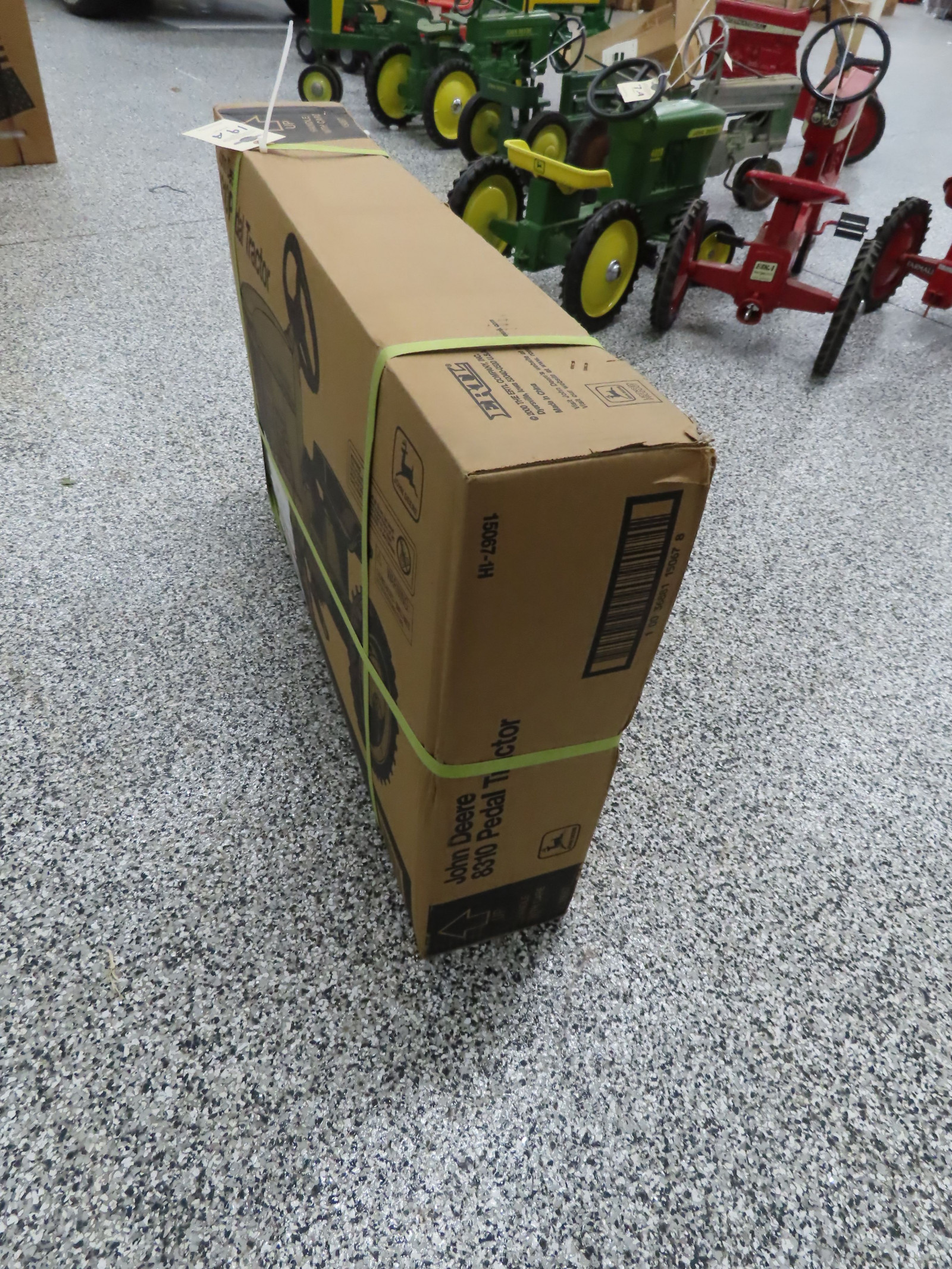 Ertl John Deere 8310 Pedal Tractor NIB - Image 5