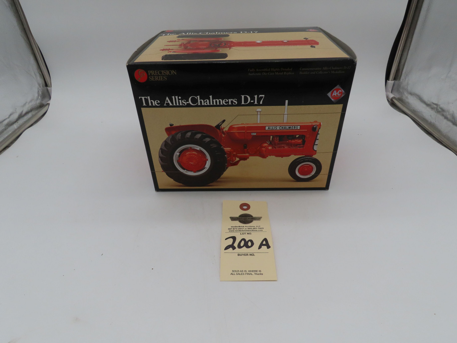 2000 Ertl Precision Series 1/16th Scale NIB the Allis Chalmers D-17 Die-Cast Tractor with Commemorative Booklet and Medallin - Image 5