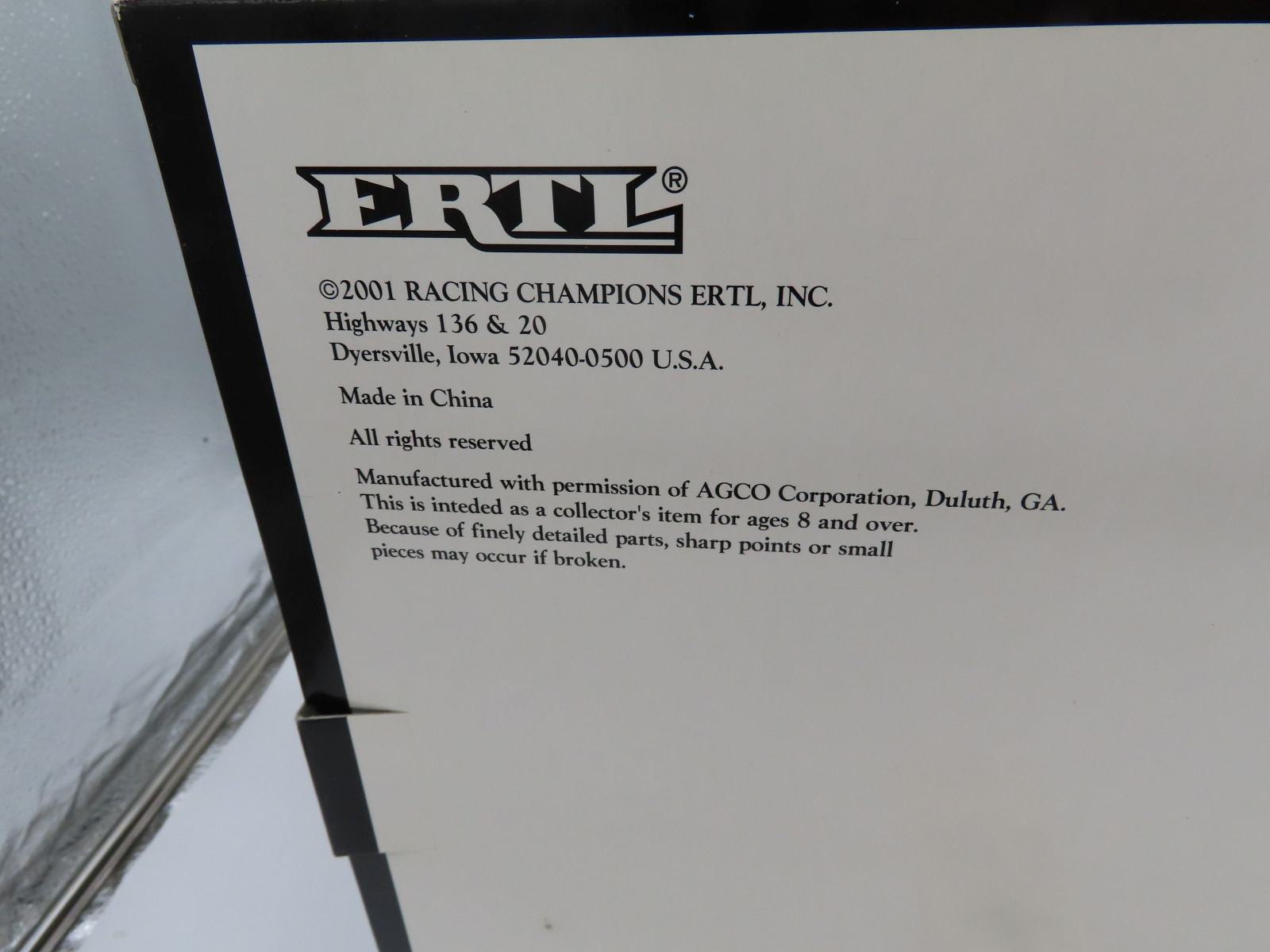 NIB Precision Series The Allis Chalmers D-17 Tractor with New Idea Picker 1/16th Scale #13119, and in Original Packaging Box that was opened - Image 13