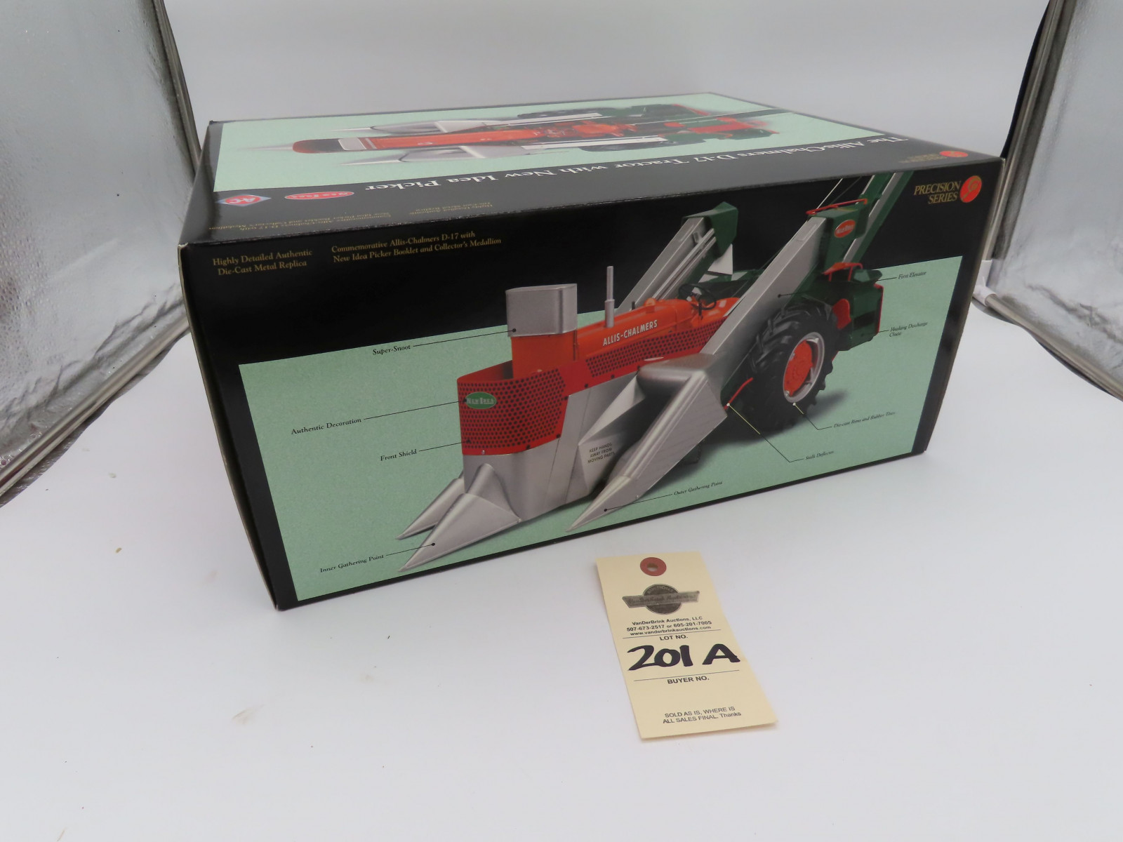 NIB Precision Series The Allis Chalmers D-17 Tractor with New Idea Picker 1/16th Scale #13119, and in Original Packaging Box that was opened - Image 5
