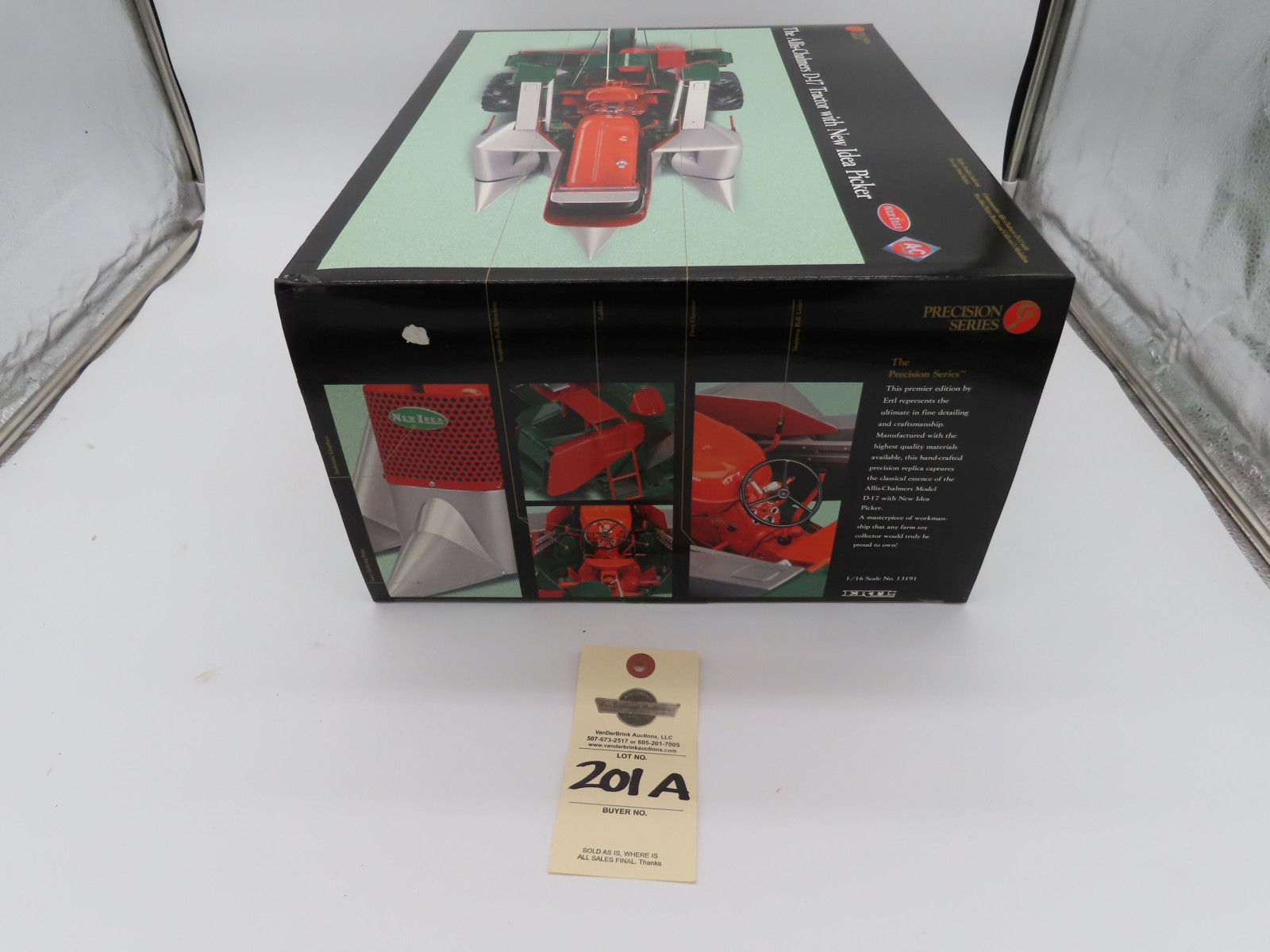 NIB Precision Series The Allis Chalmers D-17 Tractor with New Idea Picker 1/16th Scale #13119, and in Original Packaging Box that was opened - Image 7