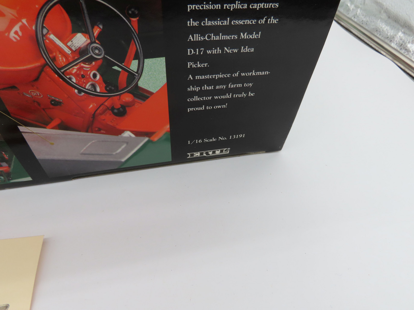 NIB Precision Series The Allis Chalmers D-17 Tractor with New Idea Picker 1/16th Scale #13119, and in Original Packaging Box that was opened - Image 8