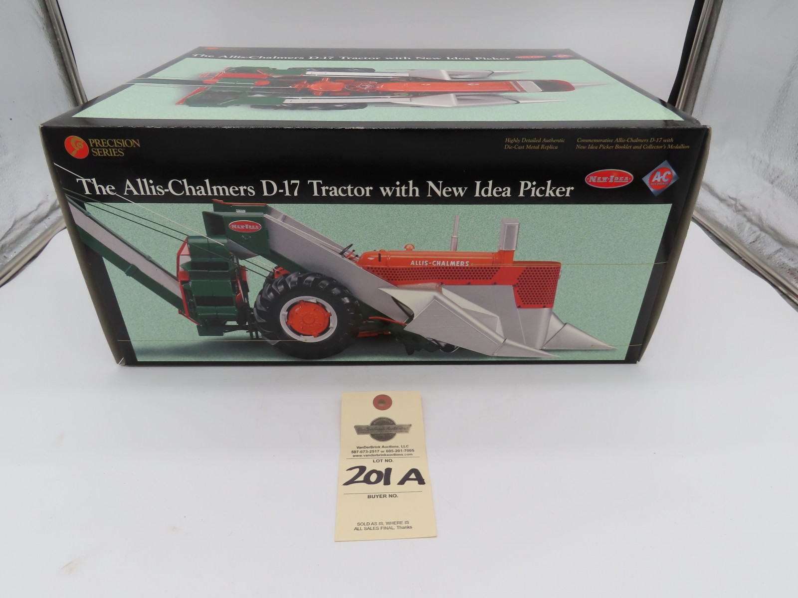 NIB Precision Series The Allis Chalmers D-17 Tractor with New Idea Picker 1/16th Scale #13119, and in Original Packaging Box that was opened - Image 9