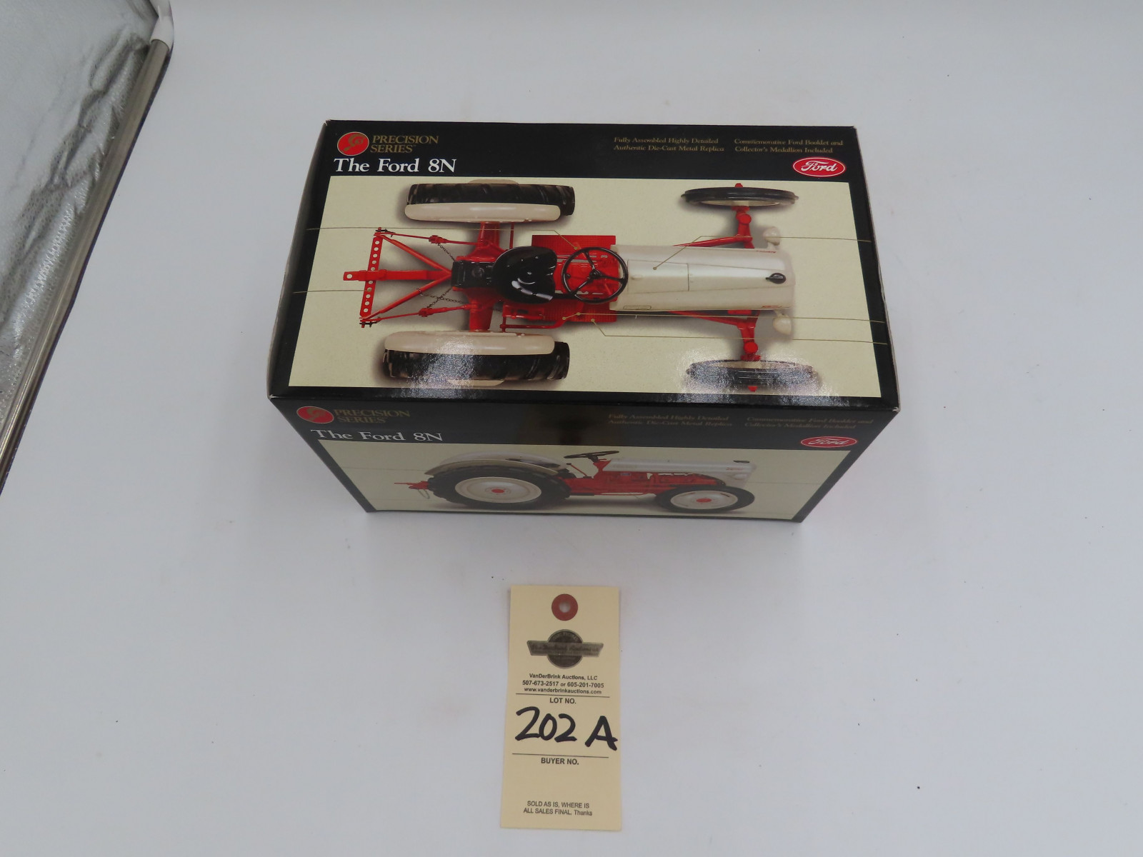 1996 Ertl Precision Series 1/16th Scale Die-Cast NIB The Ford 8N  with Collector's Medallion included - Image 3