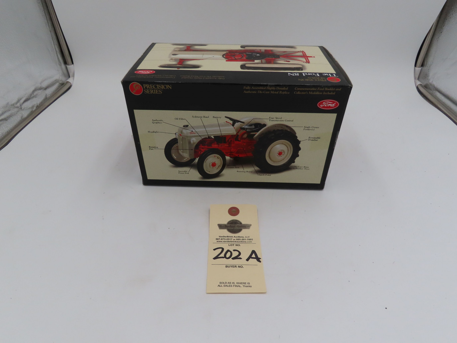 1996 Ertl Precision Series 1/16th Scale Die-Cast NIB The Ford 8N  with Collector's Medallion included - Image 5