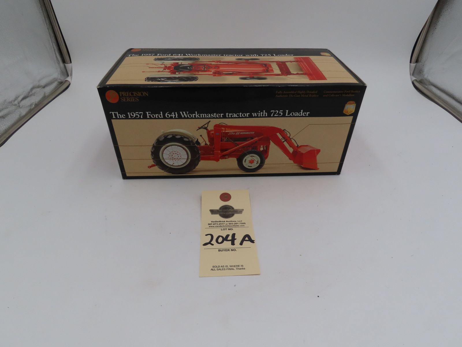 1998 Ertl the Precision Series 1/16th Scale Die-Cast the 1957 Ford 641 Workmaster Traactor with 725 Loader and Commerative Ford Booklet and Collector's Medallion NIB - Image 6