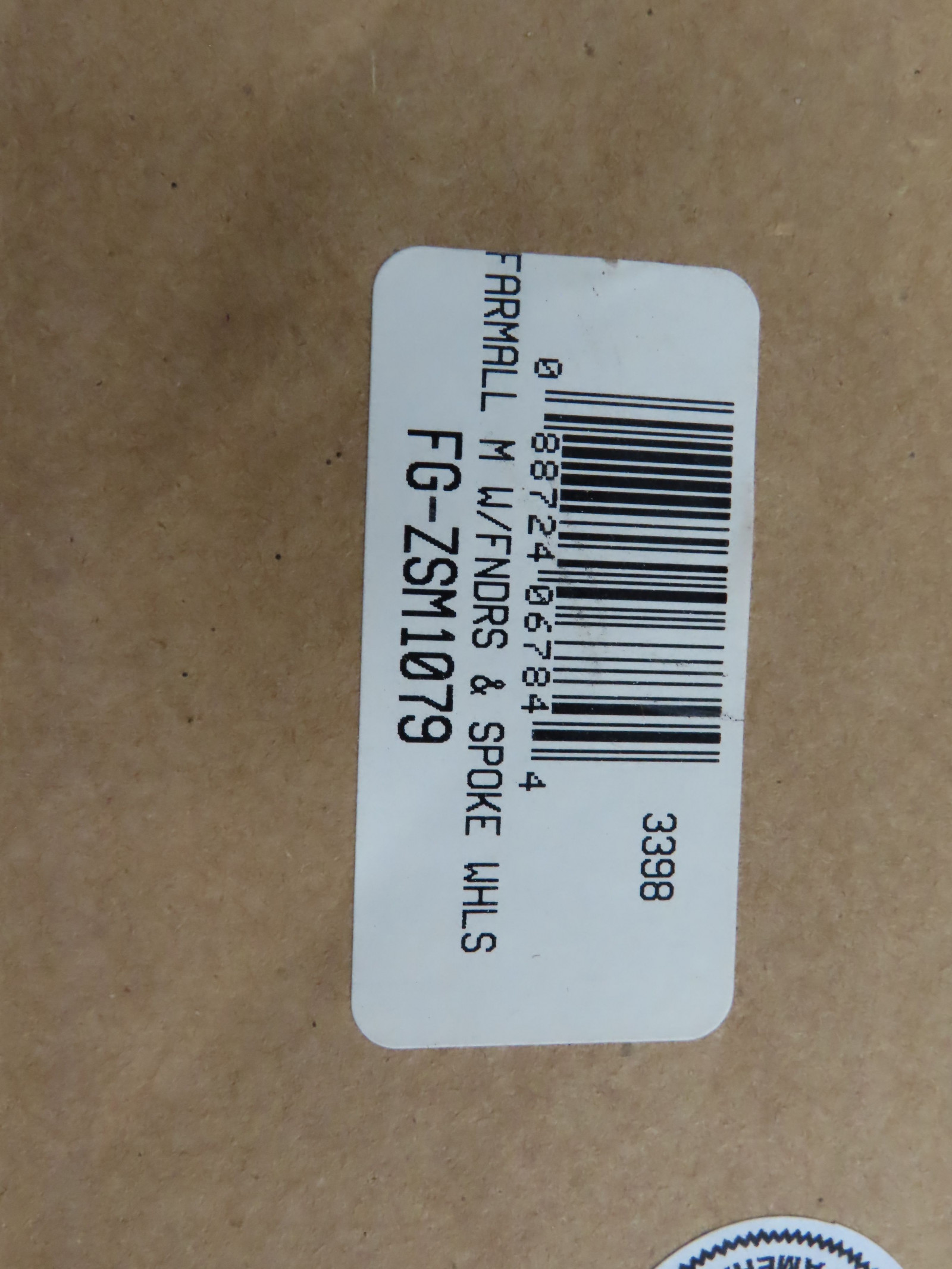 Scale Models by Ertl Farmall M with Fenders and Spoked Wheels NIB Special Edition - Image 5