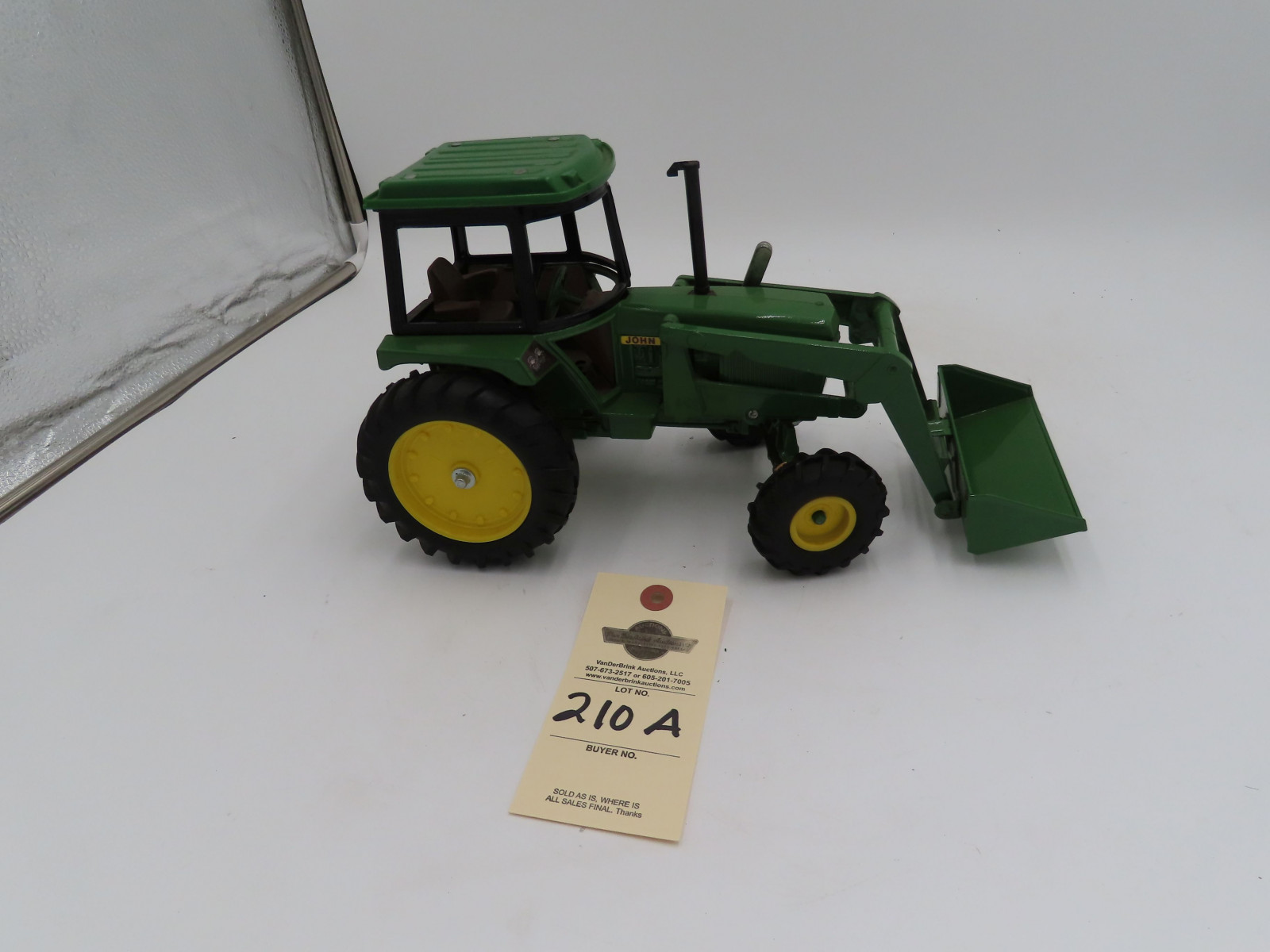 Ertl 1/16th Scale Die-Cast John Deere 2550 with Loader and No Box - Image 1