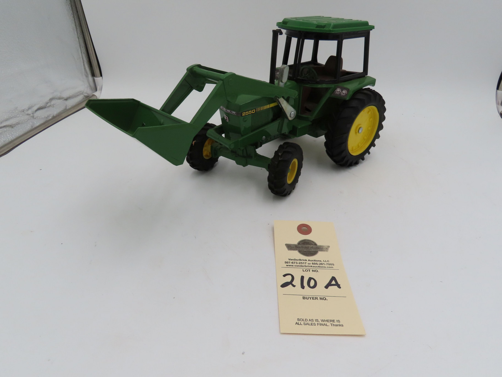 Ertl 1/16th Scale Die-Cast John Deere 2550 with Loader and No Box - Image 3