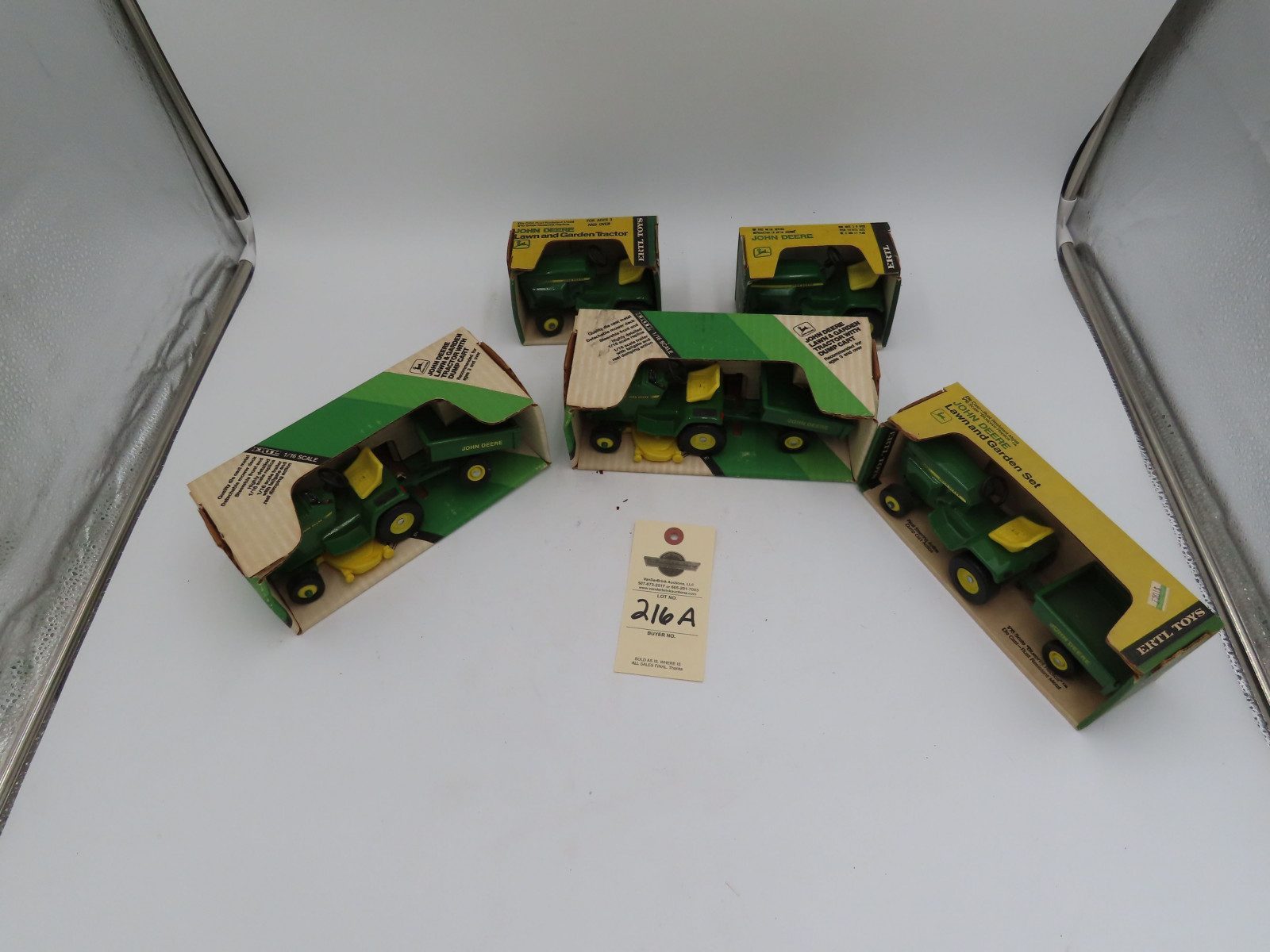 Ertl 1/16th Scale Die-Cast Lawn Tractor Group NIB - Image 2