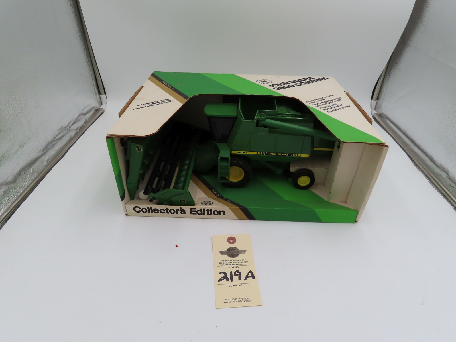 1989 Ertl for John Deere 1/16th Scale Die-Cast Collector's Edition 9600 Combine NIB - Image 1