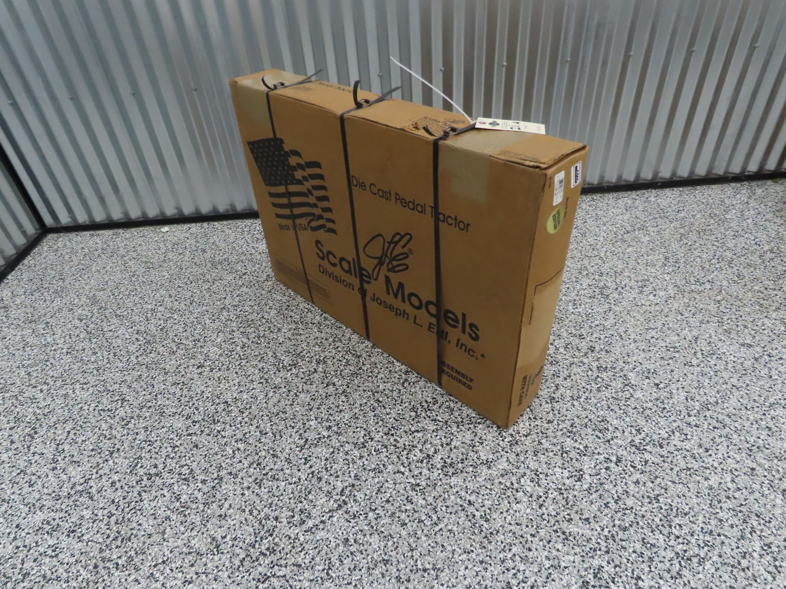 Scale Models by Ertl Special Edition 2008 Red Power IH L660 Wide Front Pedal Tractor - Image 3