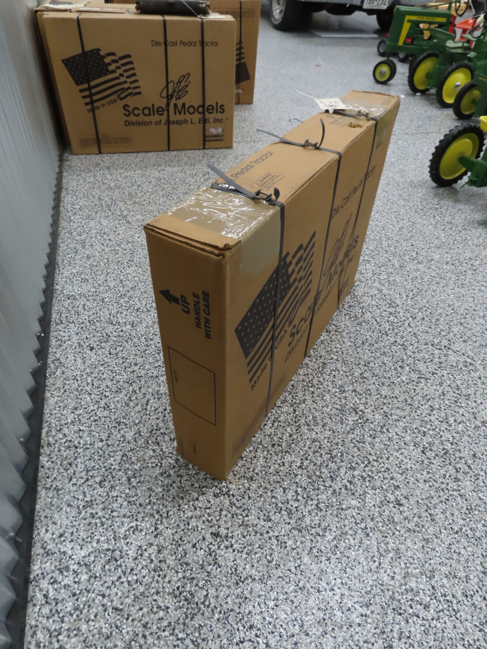 Scale Models by Ertl Special Edition 2008 Red Power IH L660 Wide Front Pedal Tractor - Image 4