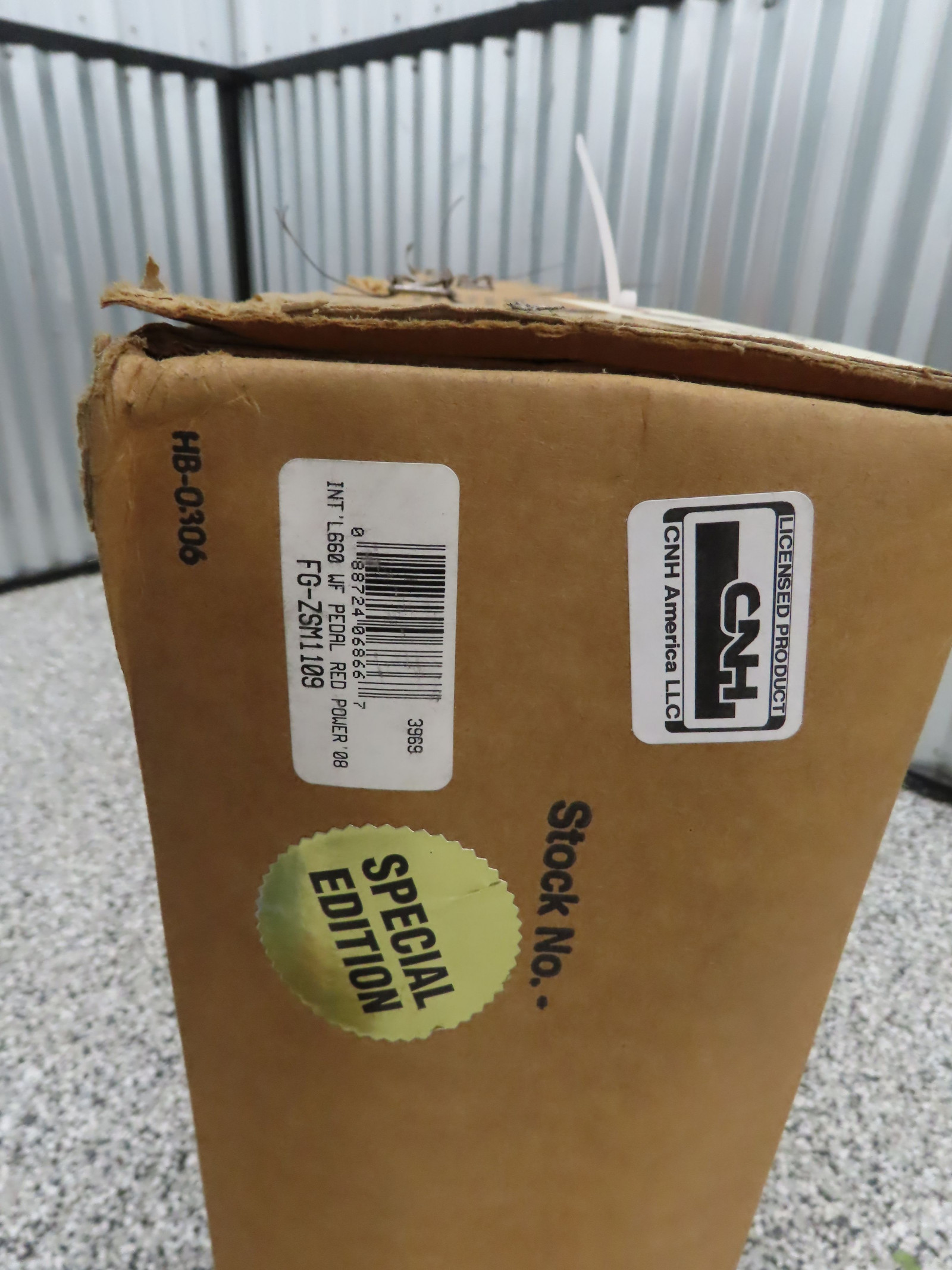 Scale Models by Ertl Special Edition 2008 Red Power IH L660 Wide Front Pedal Tractor - Image 5