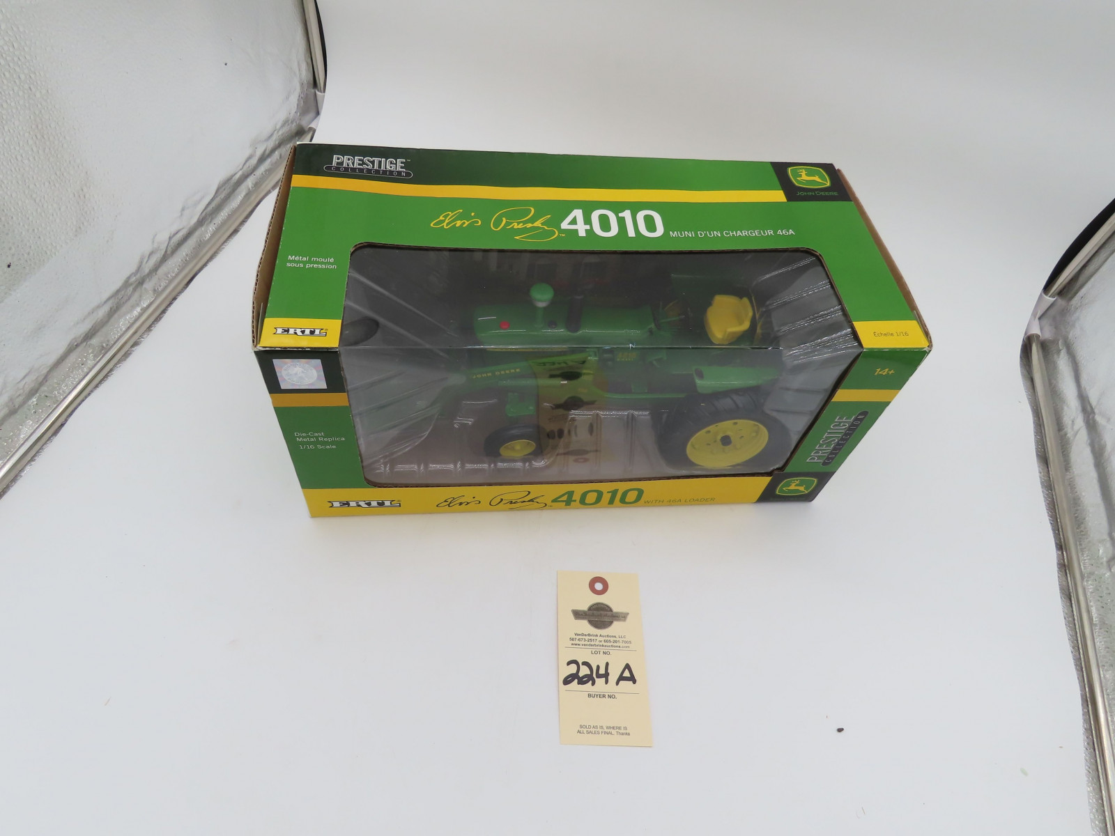 Ertl Die-Cast 1/16th Scale Tractor for John Deere Elvis Presley 4010 Tractor NIB - Image 2