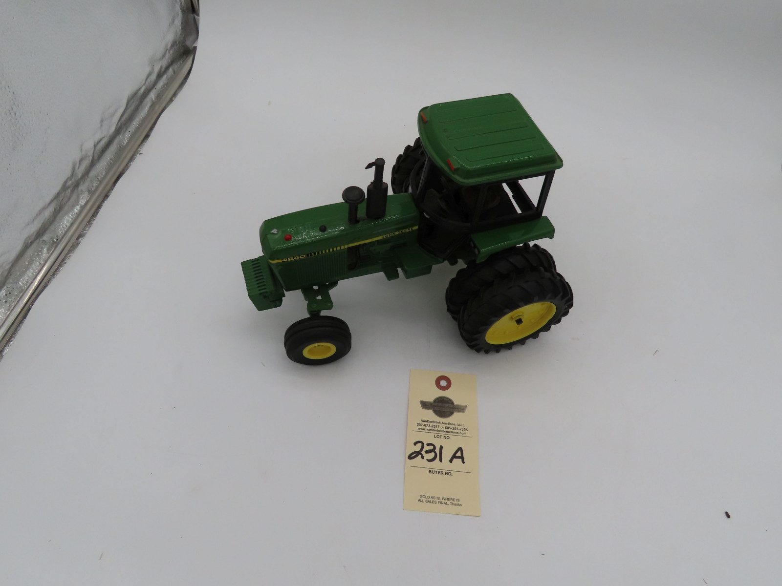Ertl 1/16th Scale Die-Cast 4240 Tractor No Box - Image 2