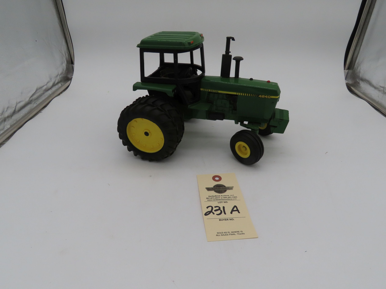 Ertl 1/16th Scale Die-Cast 4240 Tractor No Box - Image 3