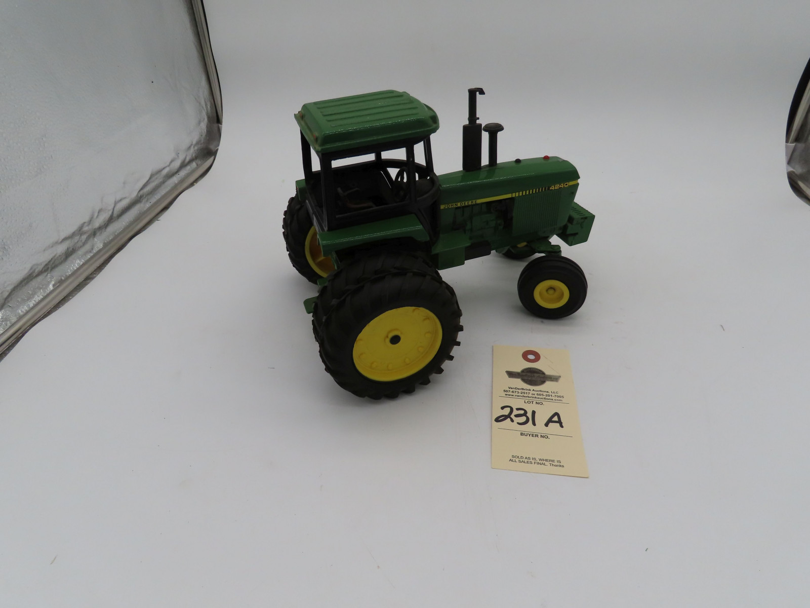 Ertl 1/16th Scale Die-Cast 4240 Tractor No Box - Image 6
