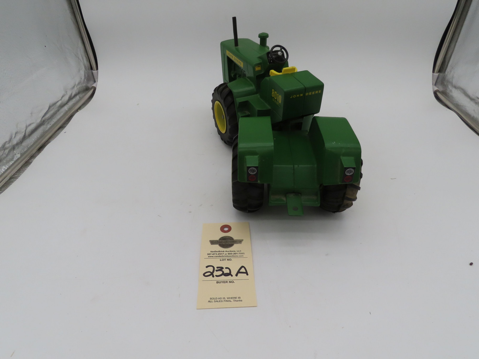 TrumM Cast Iron Painted 8010 Articulating Tractor No Box and Excellent condition - Image 2