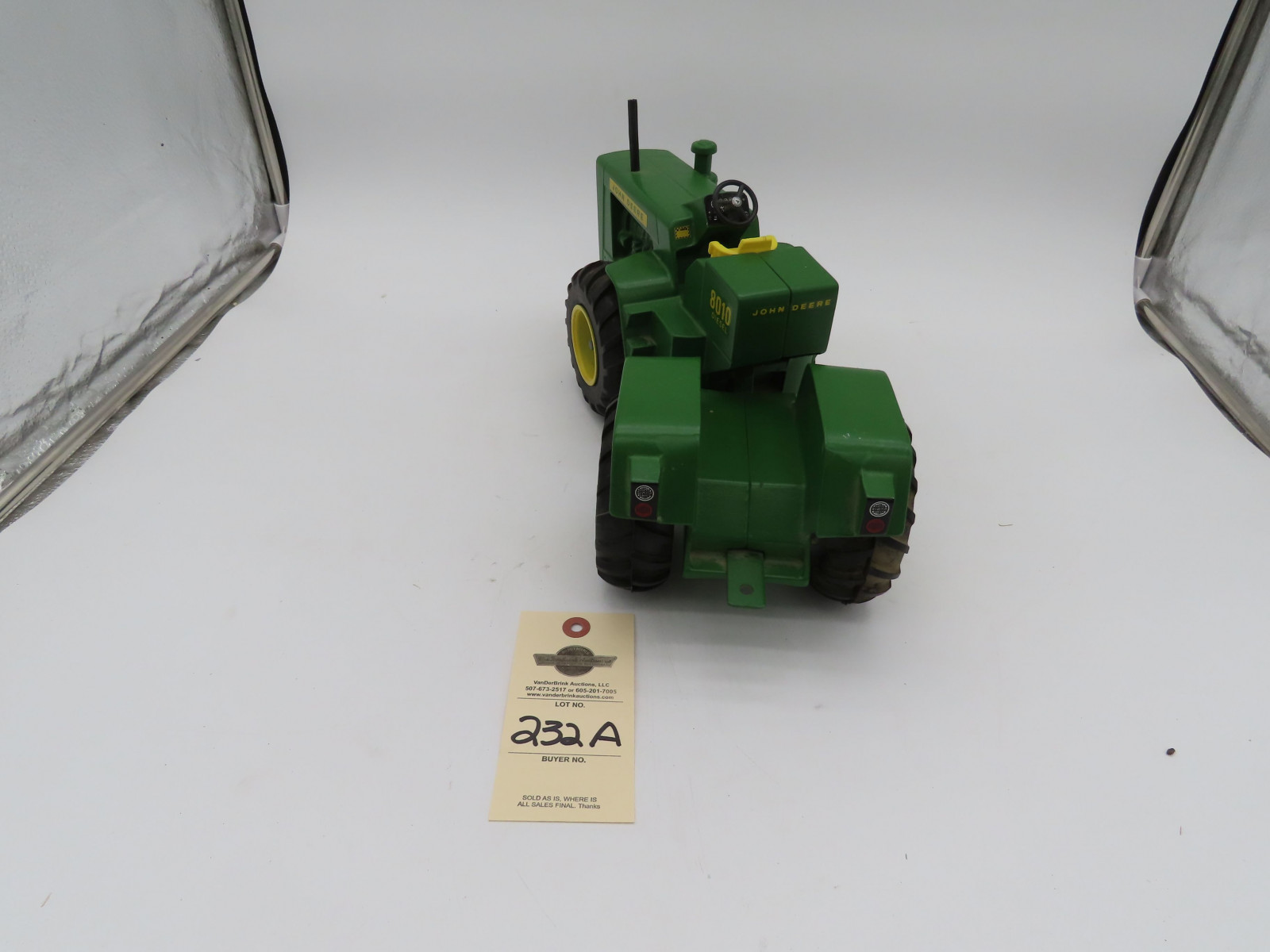 TrumM Cast Iron Painted 8010 Articulating Tractor No Box and Excellent condition - Image 3