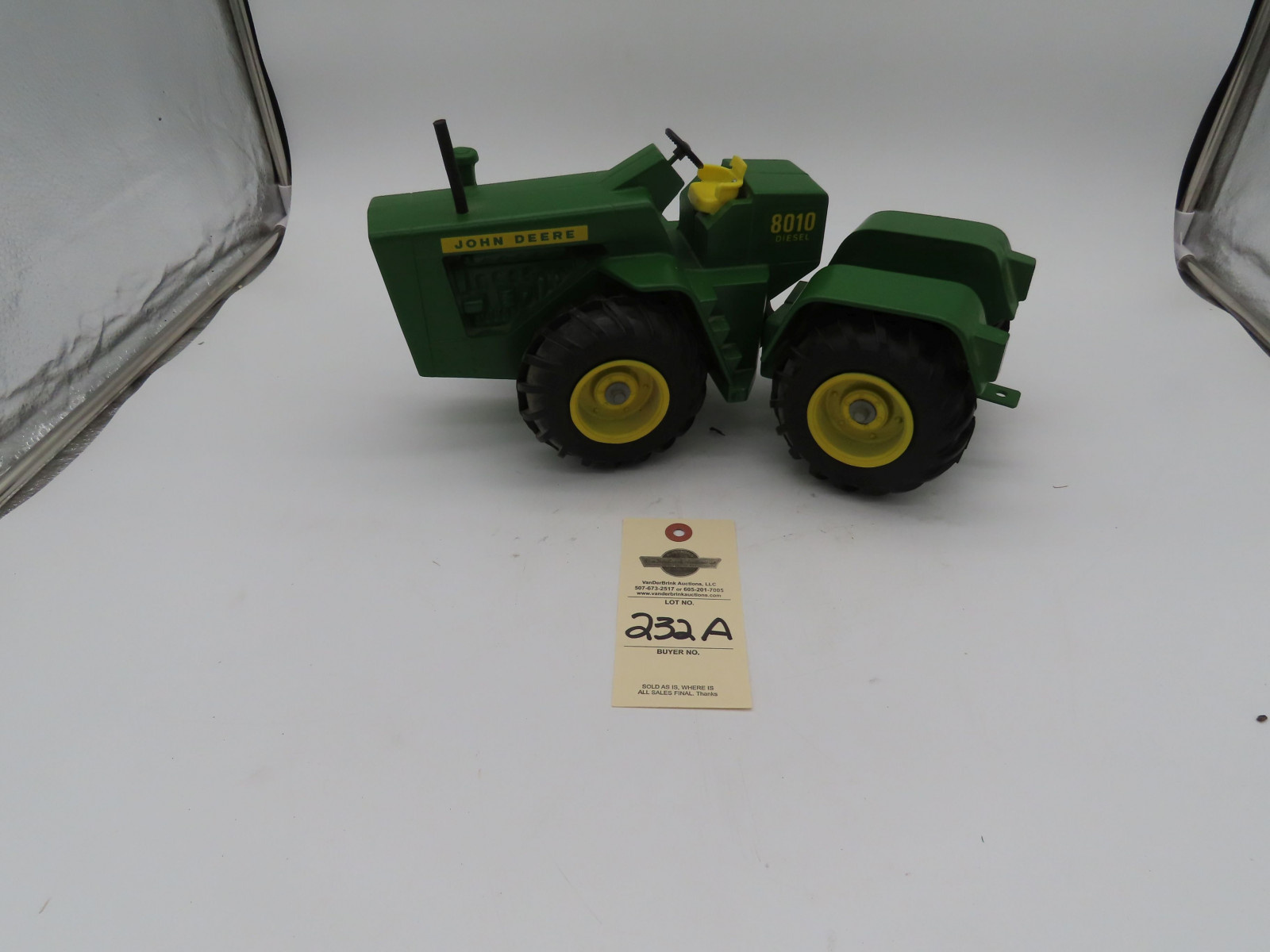 TrumM Cast Iron Painted 8010 Articulating Tractor No Box and Excellent condition - Image 5