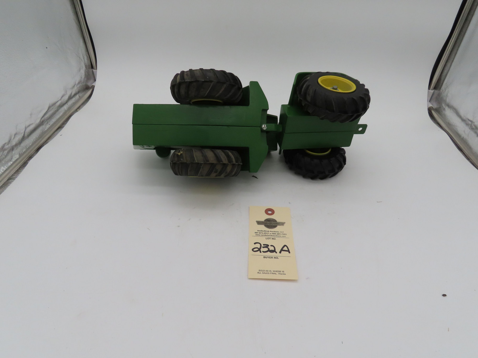 TrumM Cast Iron Painted 8010 Articulating Tractor No Box and Excellent condition - Image 6