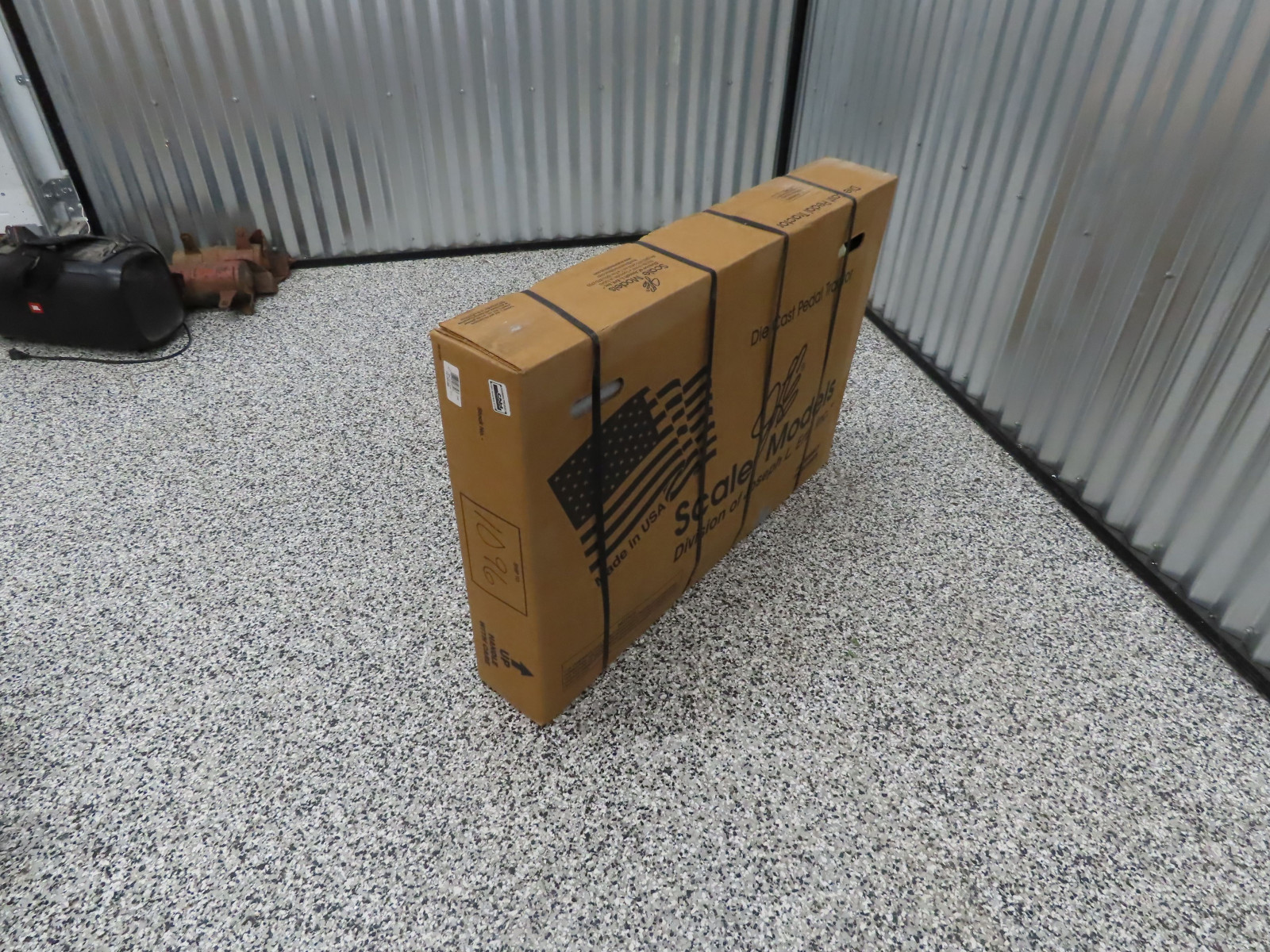 Scale Models by Ertl International 1026 Gold Demonstrator Pedal Tractor NIB - Image 2