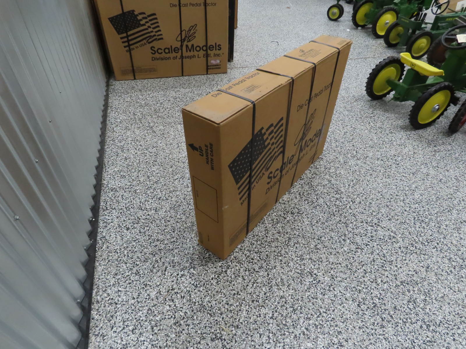 Scale Models by Ertl International 1026 Gold Demonstrator Pedal Tractor NIB - Image 3