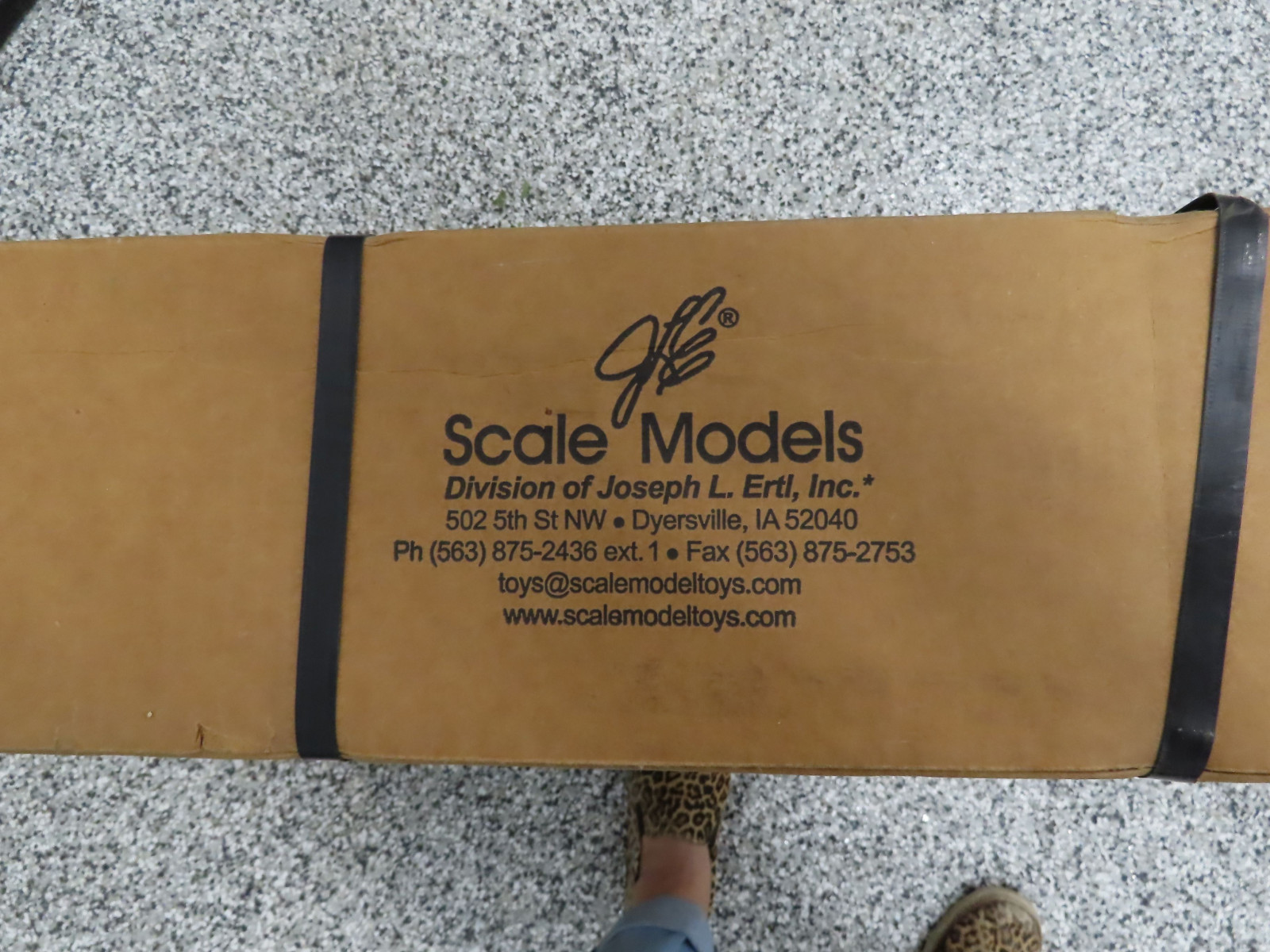 Scale Models by Ertl International 1026 Gold Demonstrator Pedal Tractor NIB - Image 5