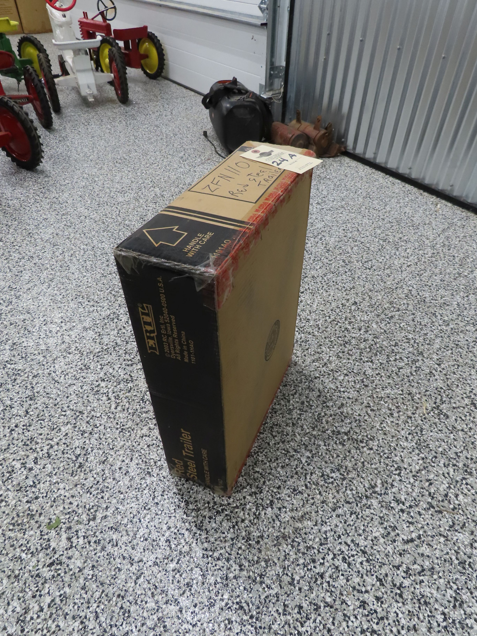 Ertl Red Steel Trailer NIB - Image 3