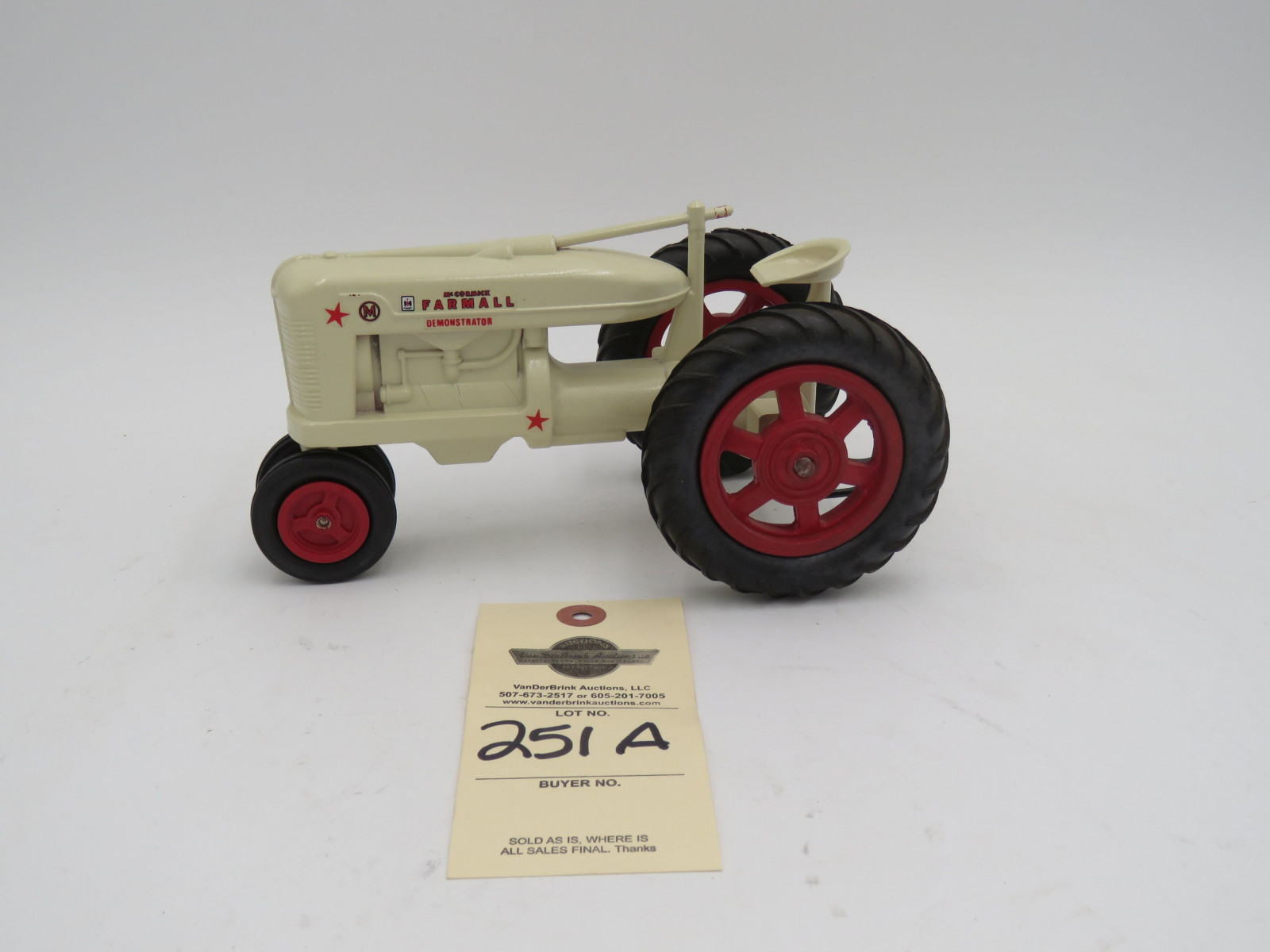 White M Farmall IH Plastic Die-Cast No box. Steering wheel broke but provided. - Image 1