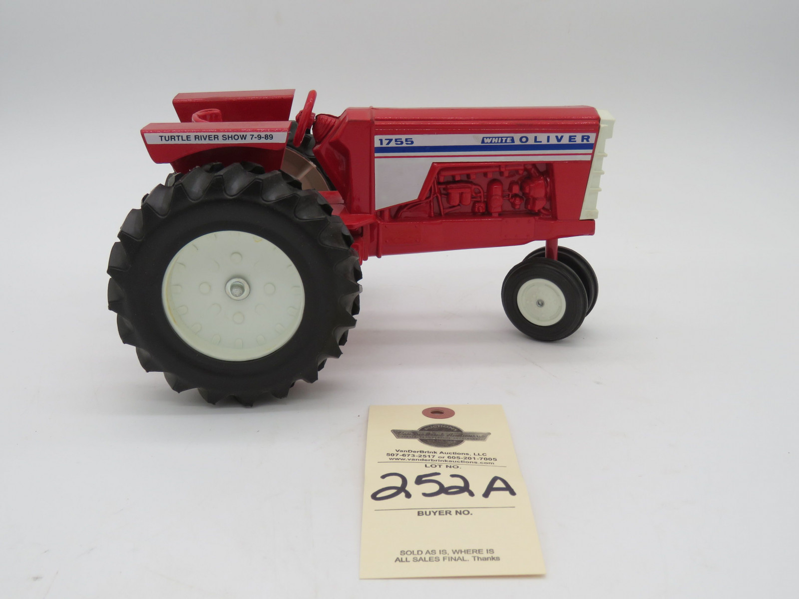 White Oliver 1755 metal die-cast Turtle River Show 7-9-89 Scale Model D,Iowa. No Box - Image 1