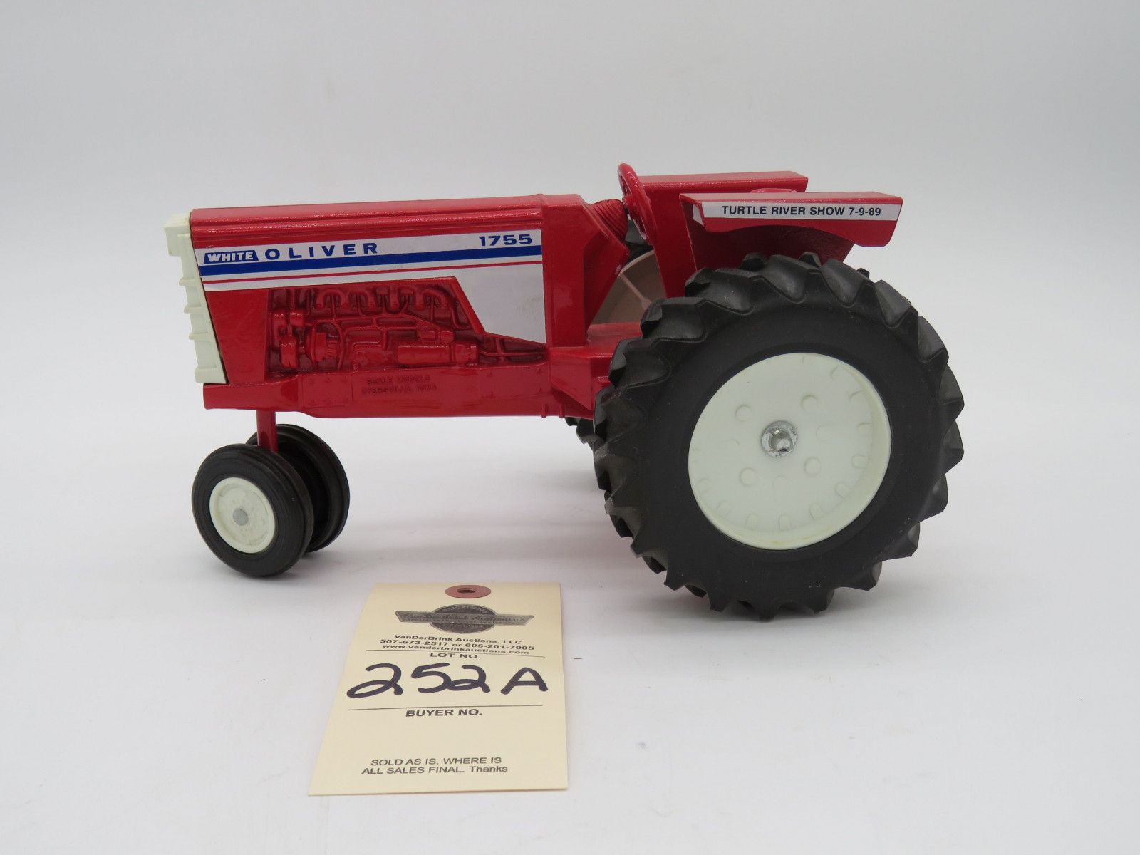 White Oliver 1755 metal die-cast Turtle River Show 7-9-89 Scale Model D,Iowa. No Box - Image 3