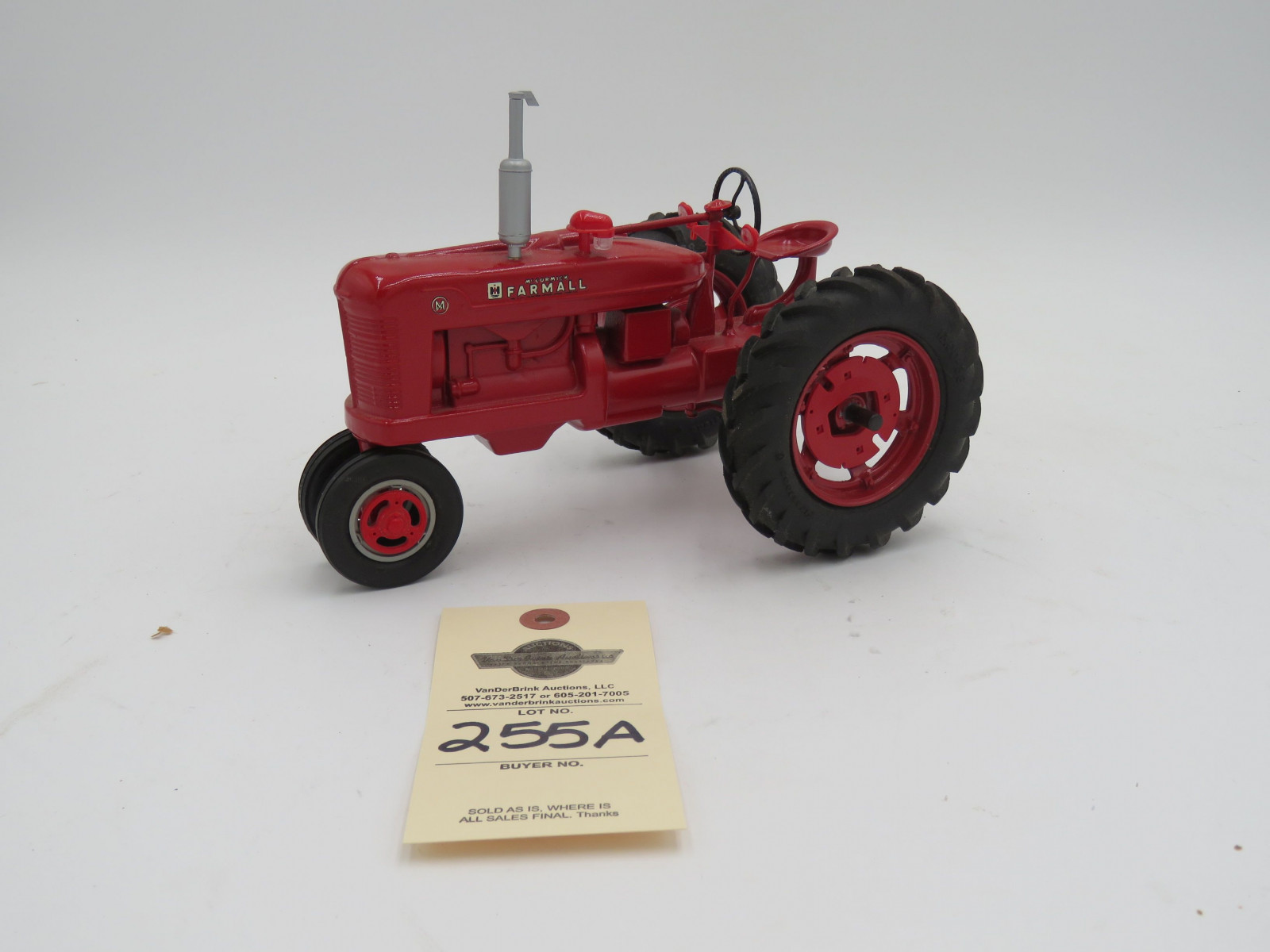 Custom Farmall M IH Plastic Die-cast. In good condition. - Image 1