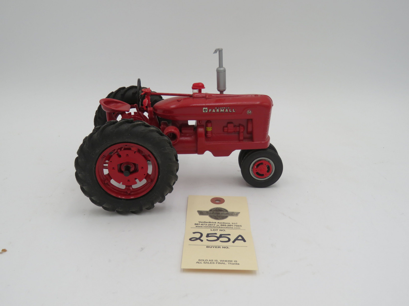 Custom Farmall M IH Plastic Die-cast. In good condition. - Image 3