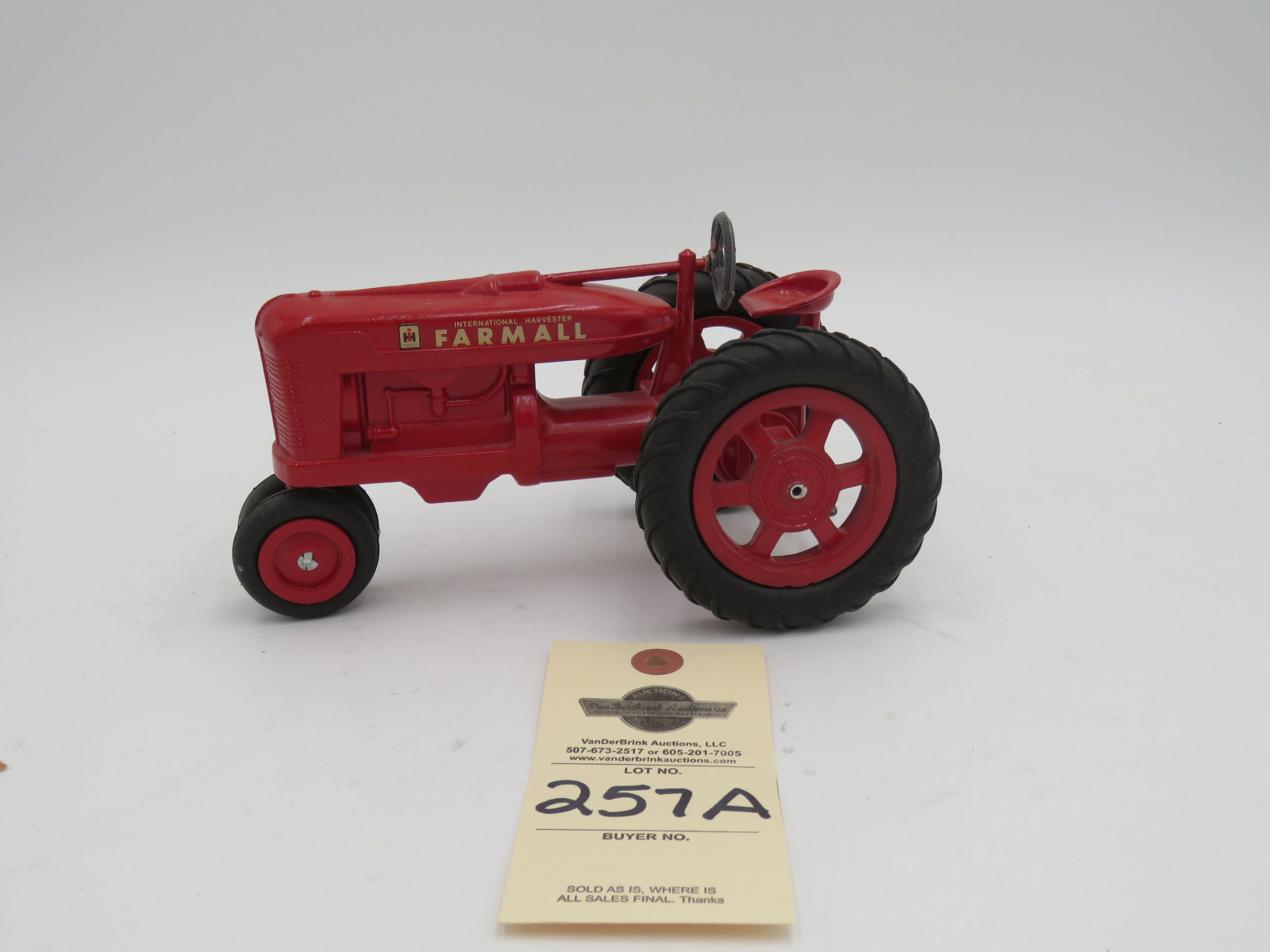 IH Farmall plastic die-cast tractor. Steering wheel broke. No box. - Image 1
