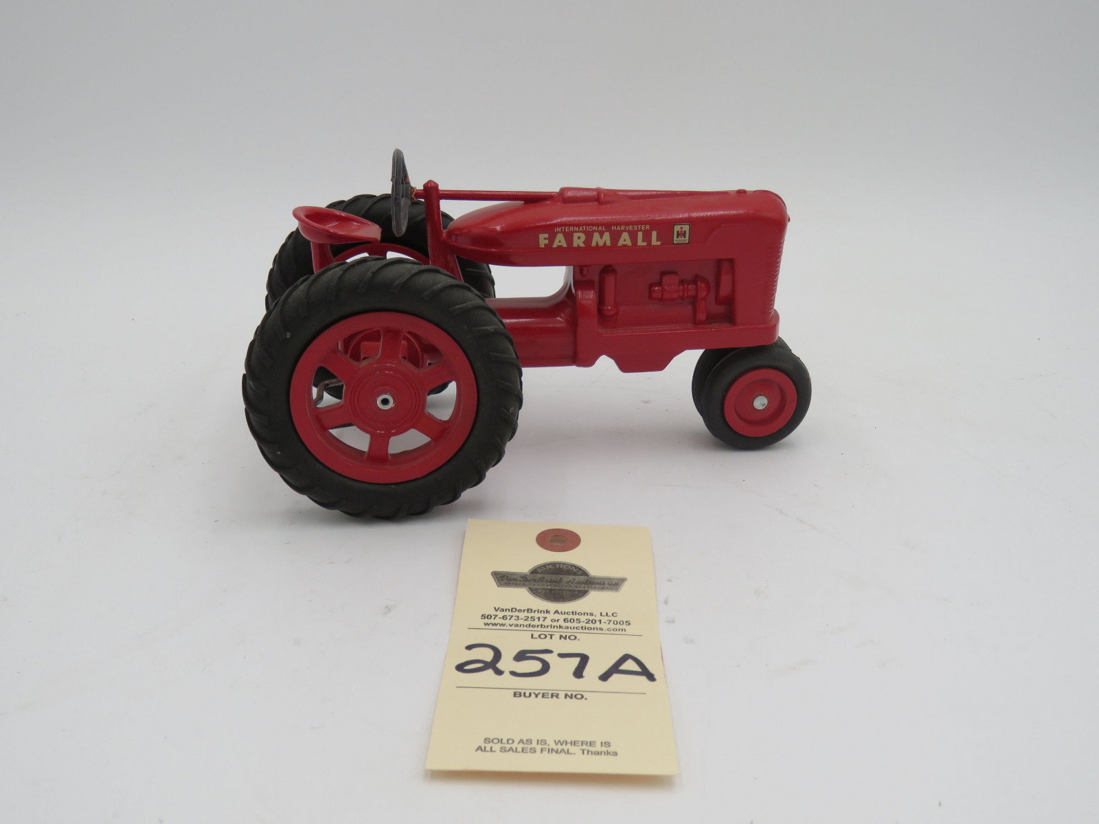 IH Farmall plastic die-cast tractor. Steering wheel broke. No box. - Image 3