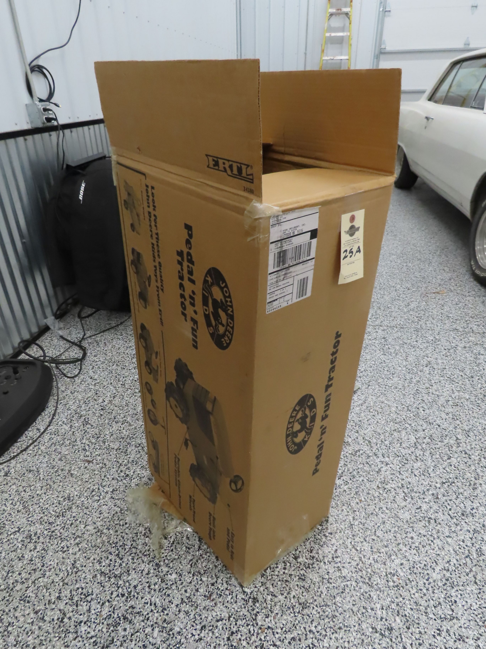 Ertl John Deere Plastic JD4300 Pedal Tractor NIB - Image 2