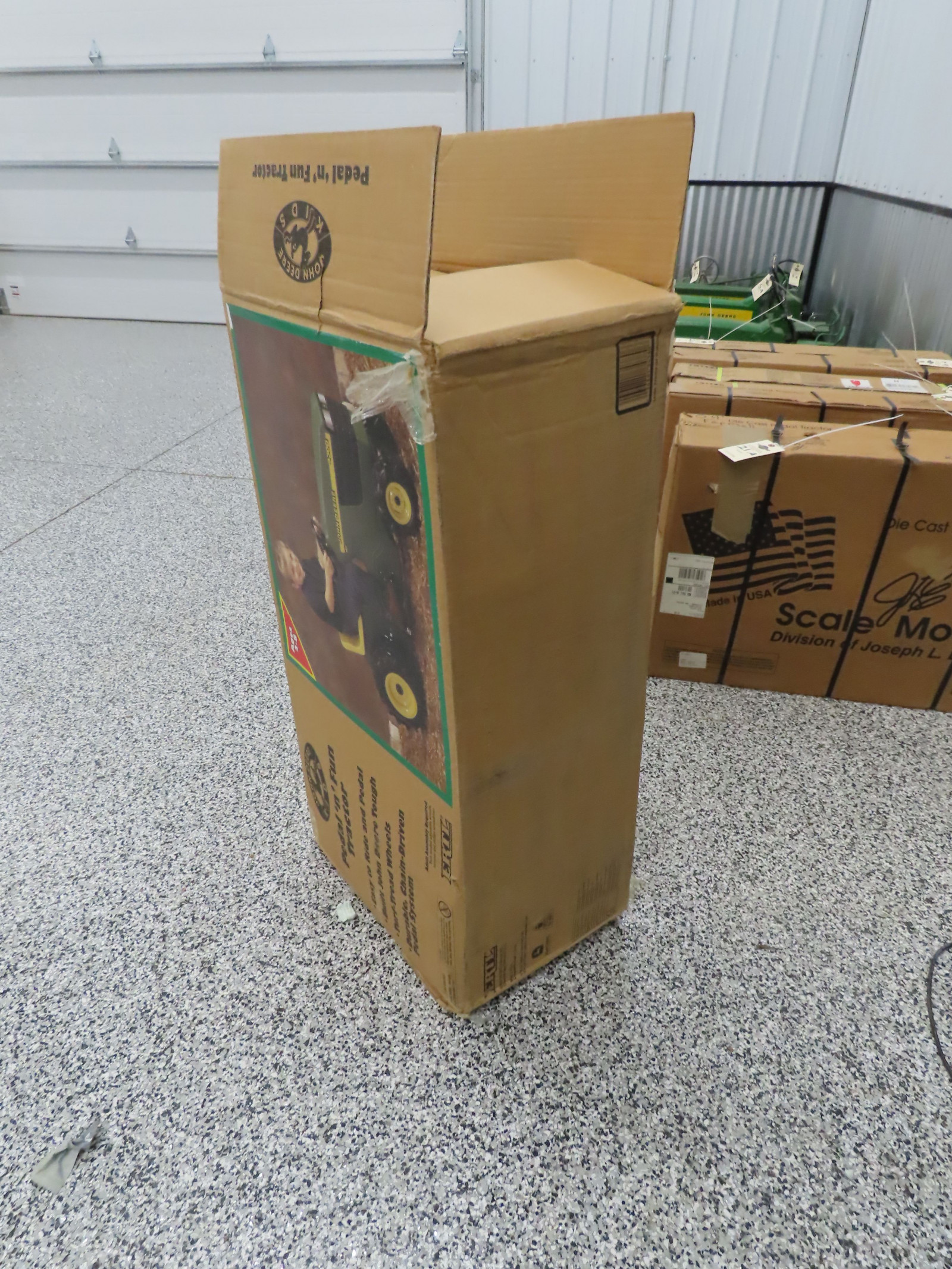 Ertl John Deere Plastic JD4300 Pedal Tractor NIB - Image 3