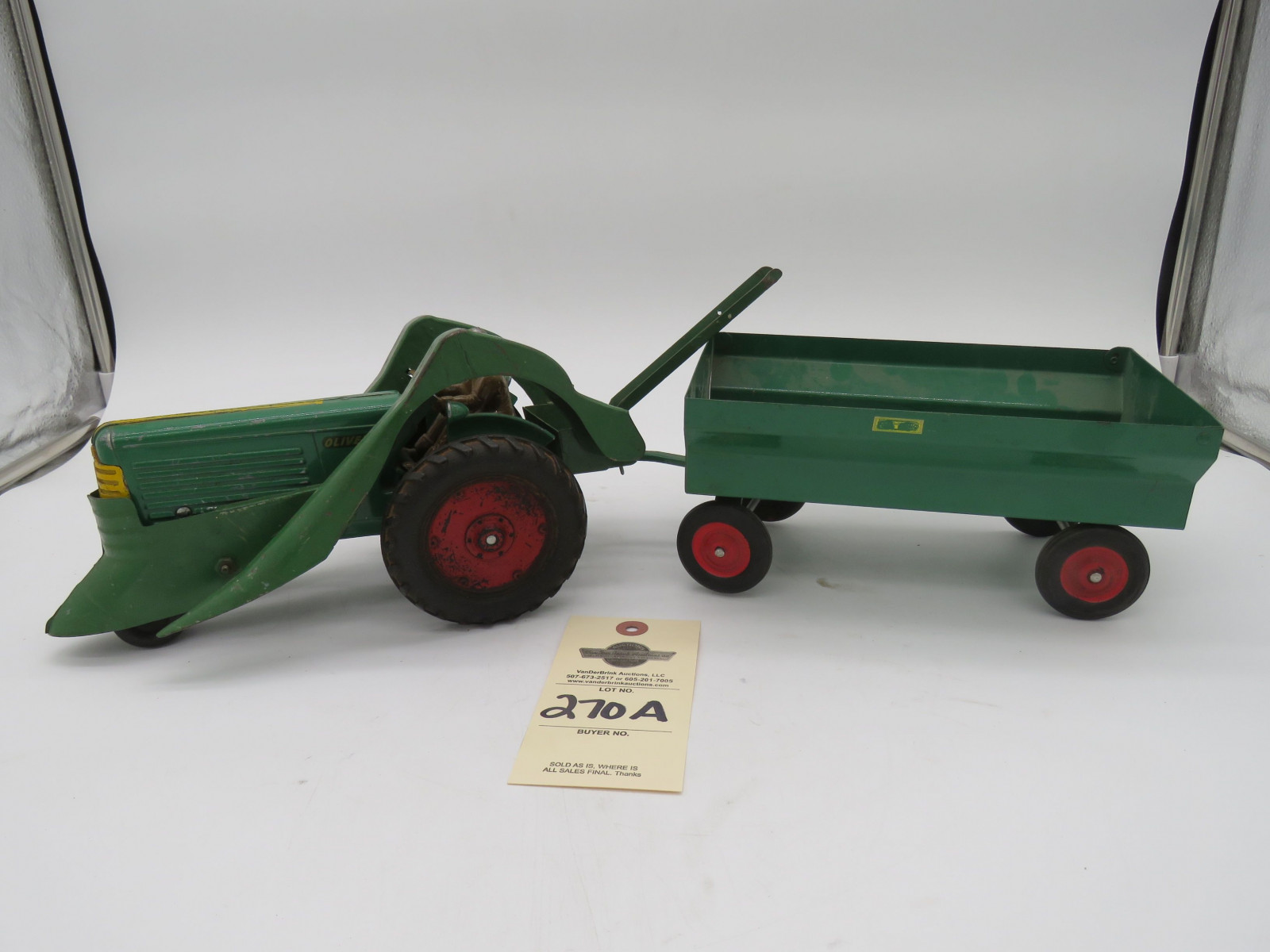 Oliver 77 Man mounted picker Metal Diecast with Driver and metal wagon. No box. - Image 3