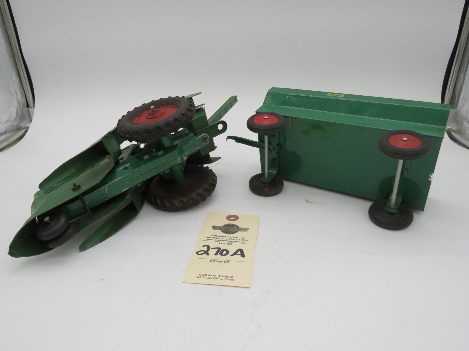 Oliver 77 Man mounted picker Metal Diecast with Driver and metal wagon. No box. - Image 4