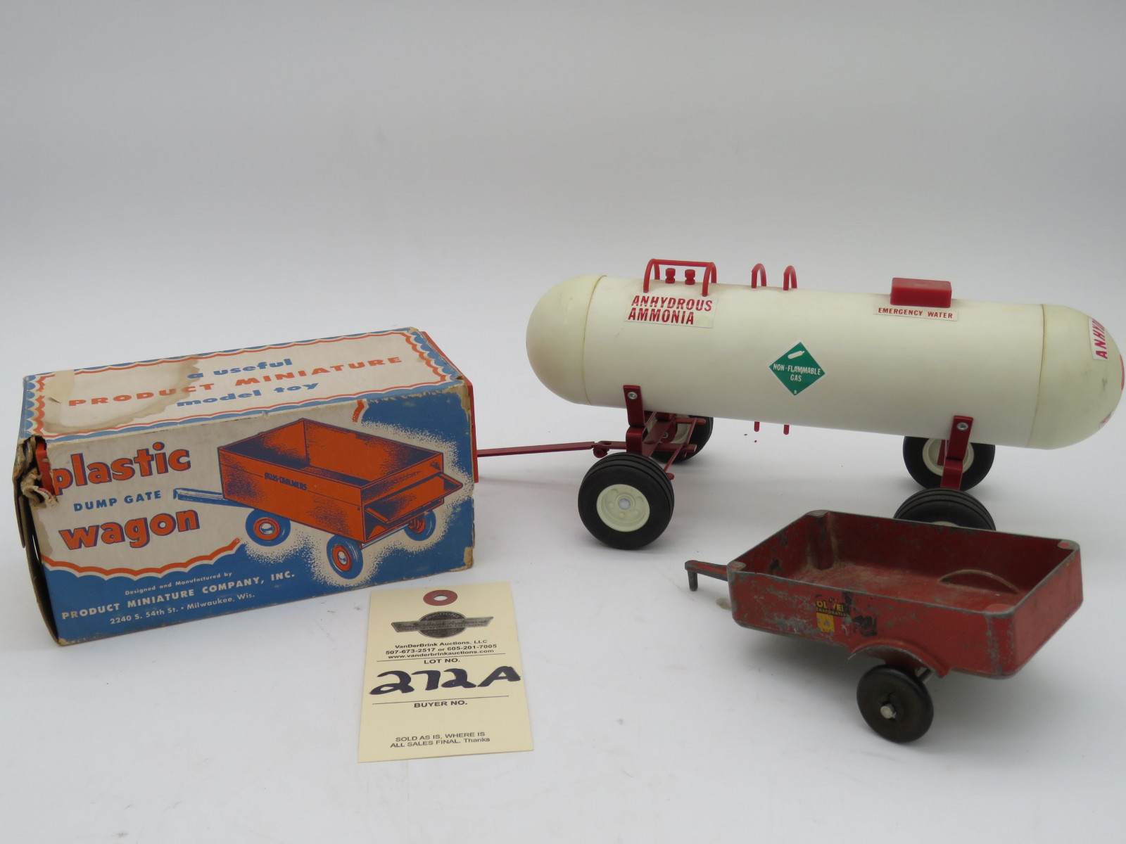 Allis Chalmers plastic dump gate wagon in box. Oliver Corporation aluminum slik-toy Lansing IA no box. Anhydrous ammonia Toy Farmer Lamoure. ND. Tank. No box. Sold as a set of 3. - Image 1