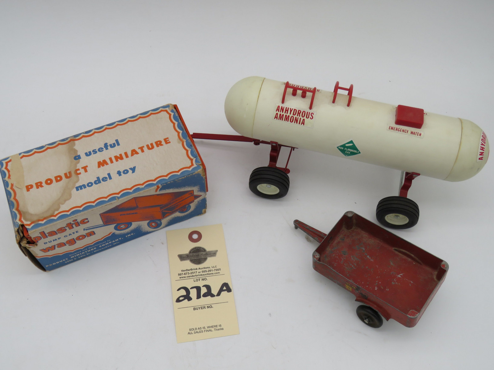 Allis Chalmers plastic dump gate wagon in box. Oliver Corporation aluminum slik-toy Lansing IA no box. Anhydrous ammonia Toy Farmer Lamoure. ND. Tank. No box. Sold as a set of 3. - Image 2