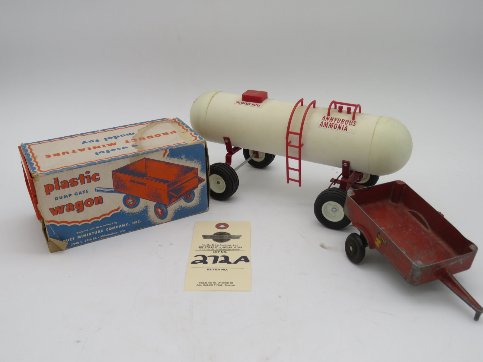 Allis Chalmers plastic dump gate wagon in box. Oliver Corporation aluminum slik-toy Lansing IA no box. Anhydrous ammonia Toy Farmer Lamoure. ND. Tank. No box. Sold as a set of 3. - Image 3
