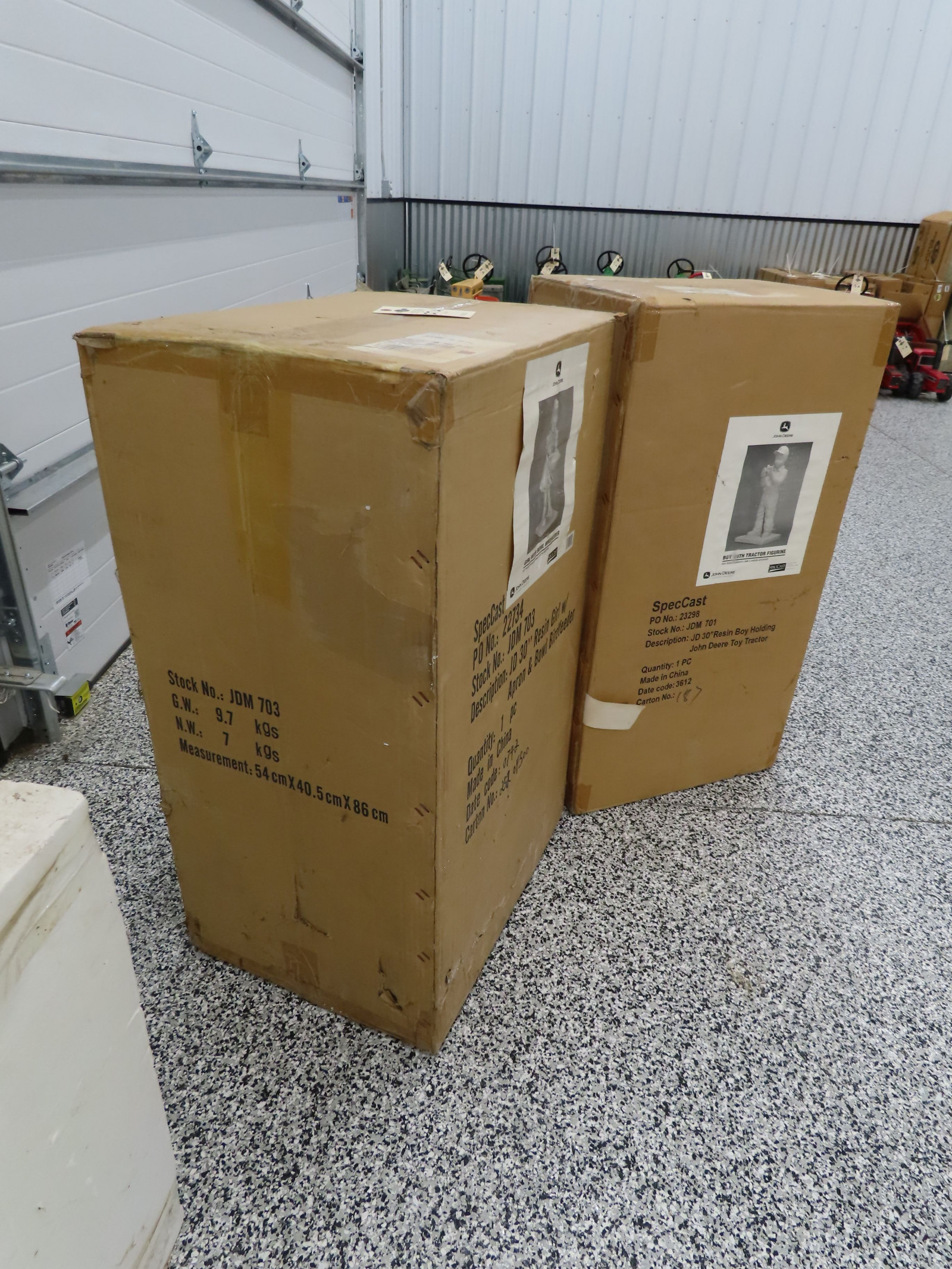 John Deere Boy and Girl Resin Statue with Bird baths NIB - Image 6