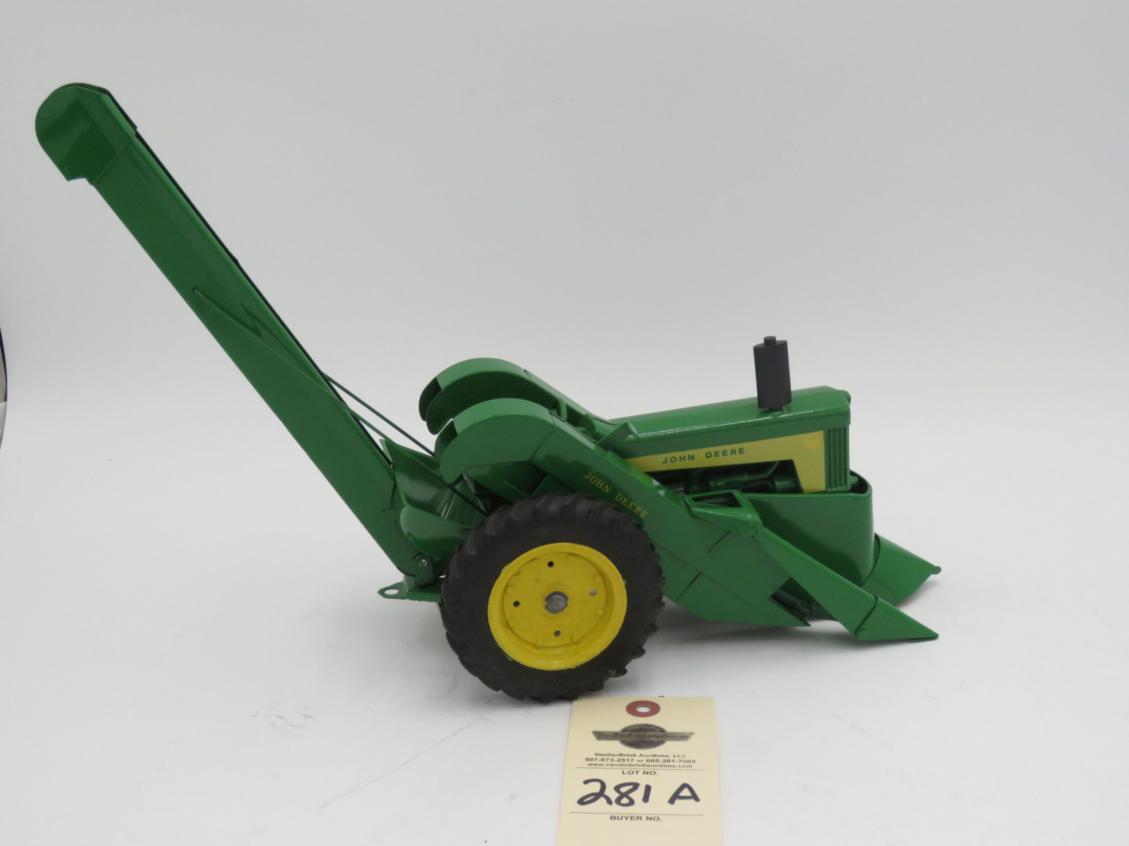John Deere 730 with picker metal diecast tractor. No Box 1/16th Scale - Image 3
