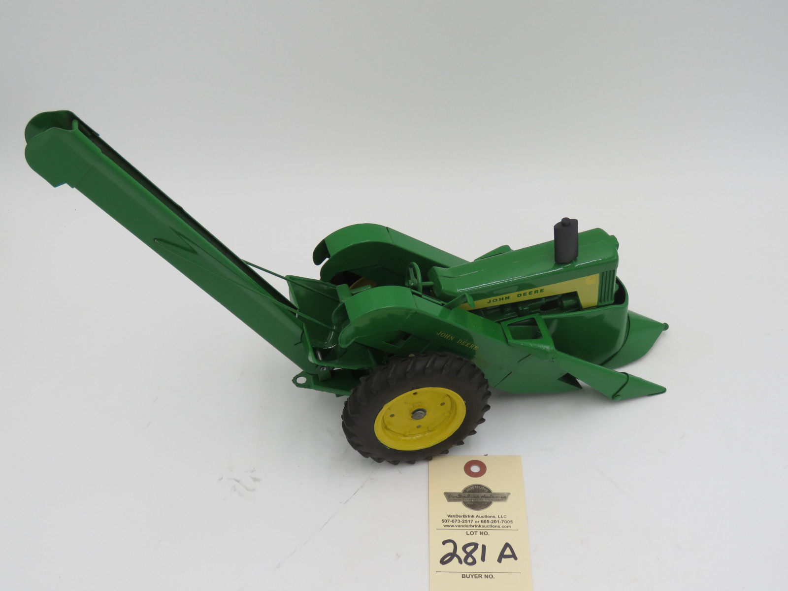 John Deere 730 with picker metal diecast tractor. No Box 1/16th Scale - Image 4